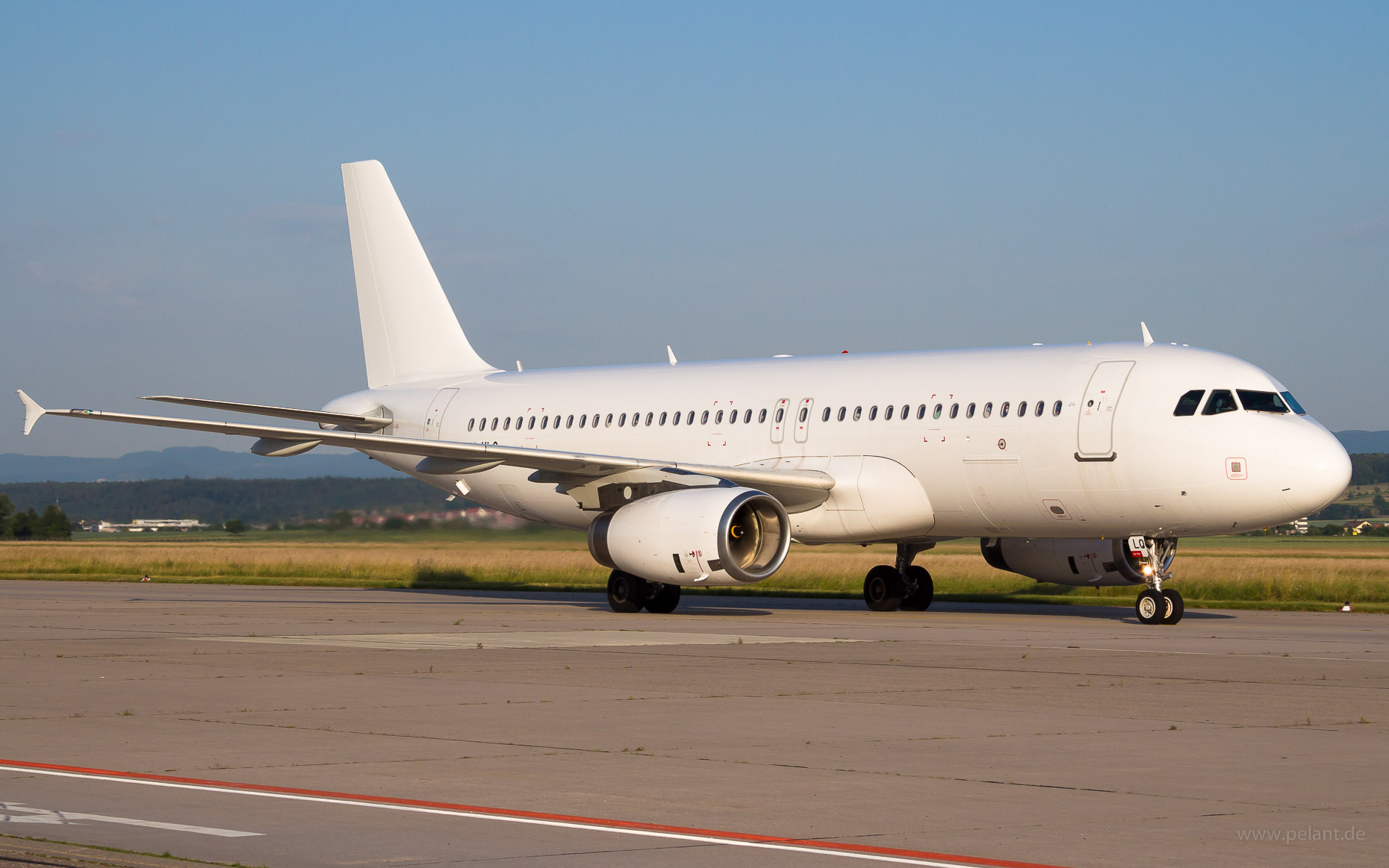 9H-MLQ Avion Express Malta Airbus A320-232 in Stuttgart / STR