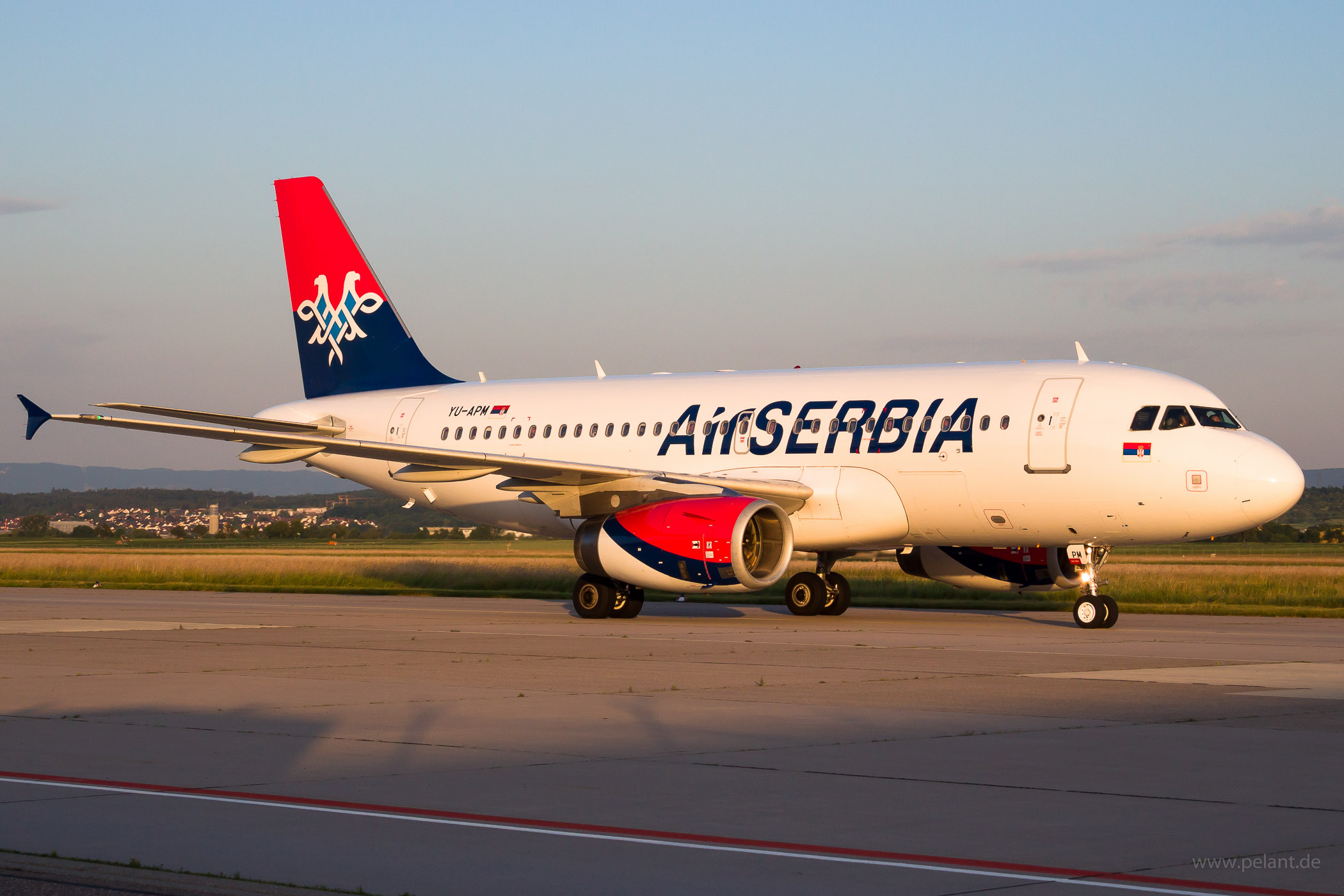 YU-APM Air Serbia Airbus A319-132 in Stuttgart / STR