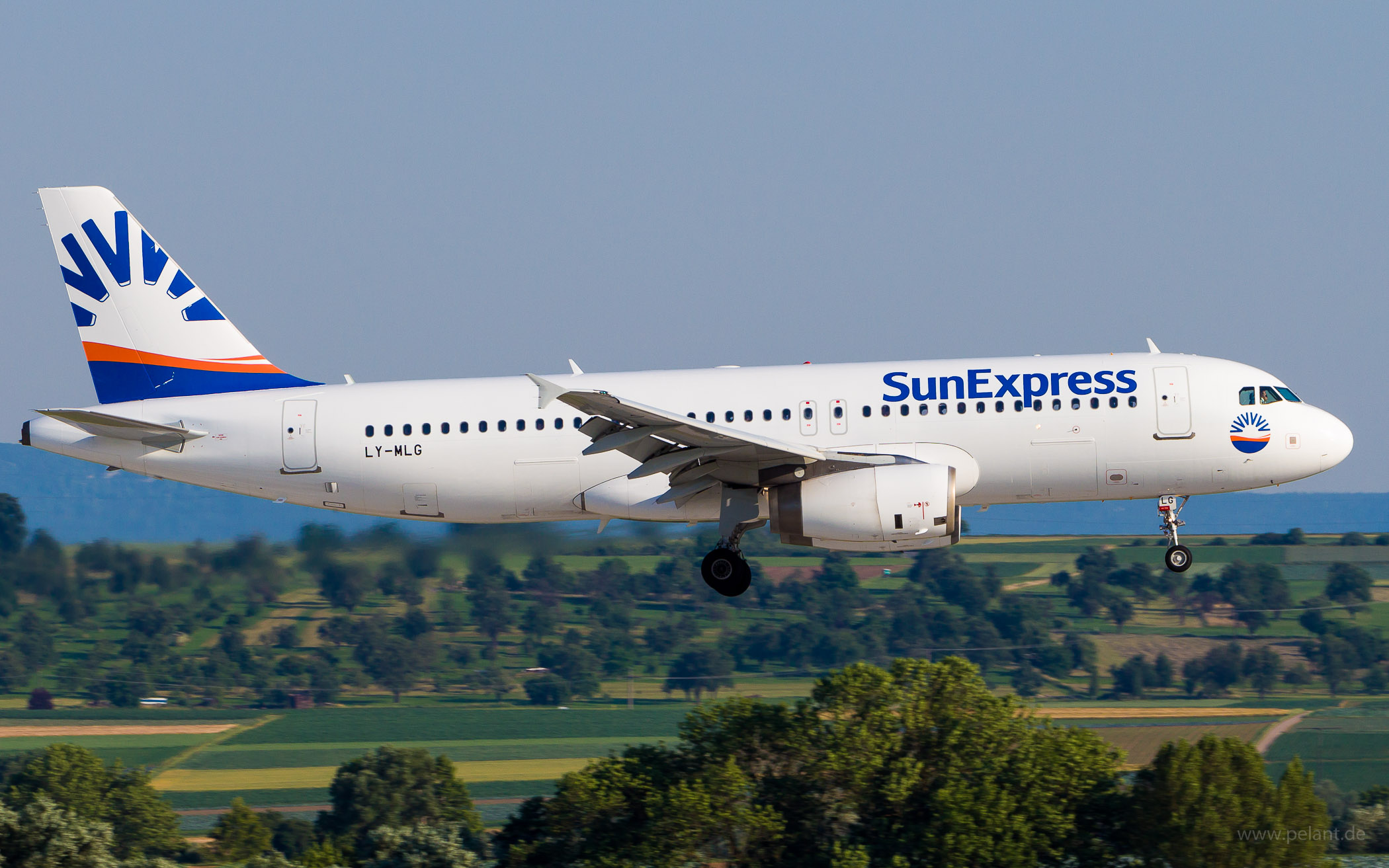 LY-MLG SunExpress Airbus A320-232 in Stuttgart / STR