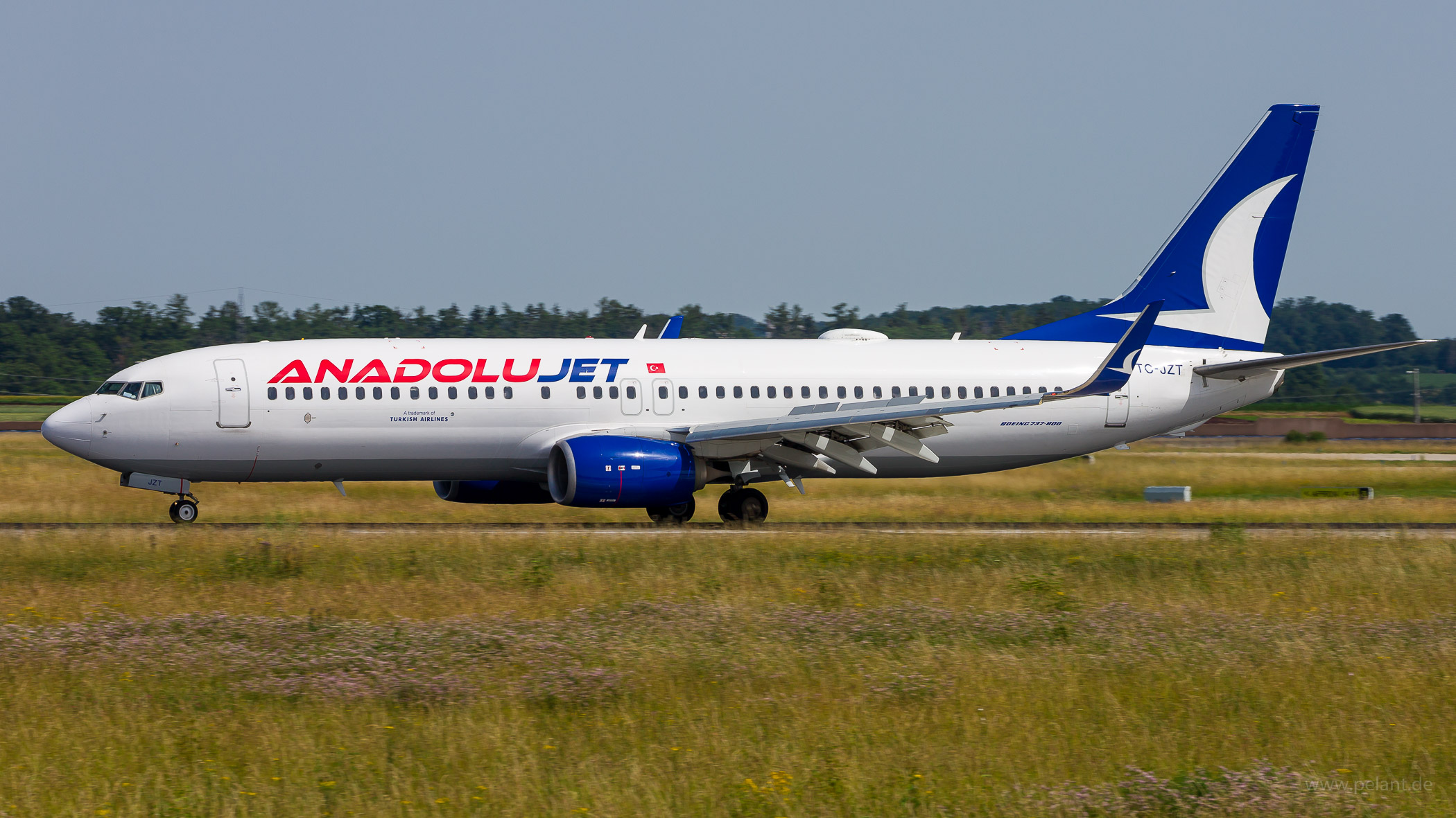 TC-JZT AnadoluJet Boeing 737-8JP in Stuttgart / STR