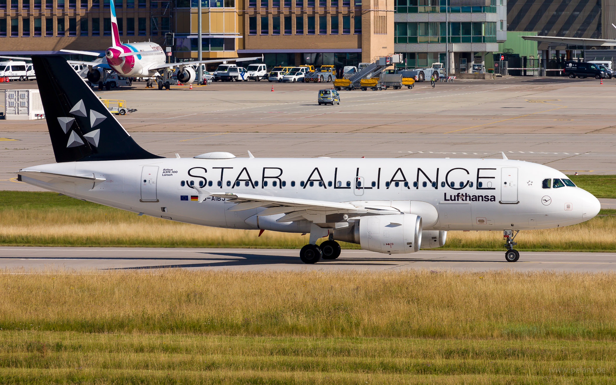 D-AIBJ Lufthansa Airbus A319-112 in Stuttgart / STR (Star Alliance Livery)