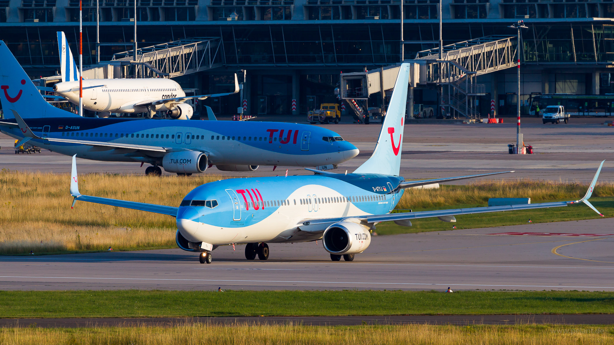 D-ATYJ TUIfly Boeing 737-86N in Stuttgart / STR