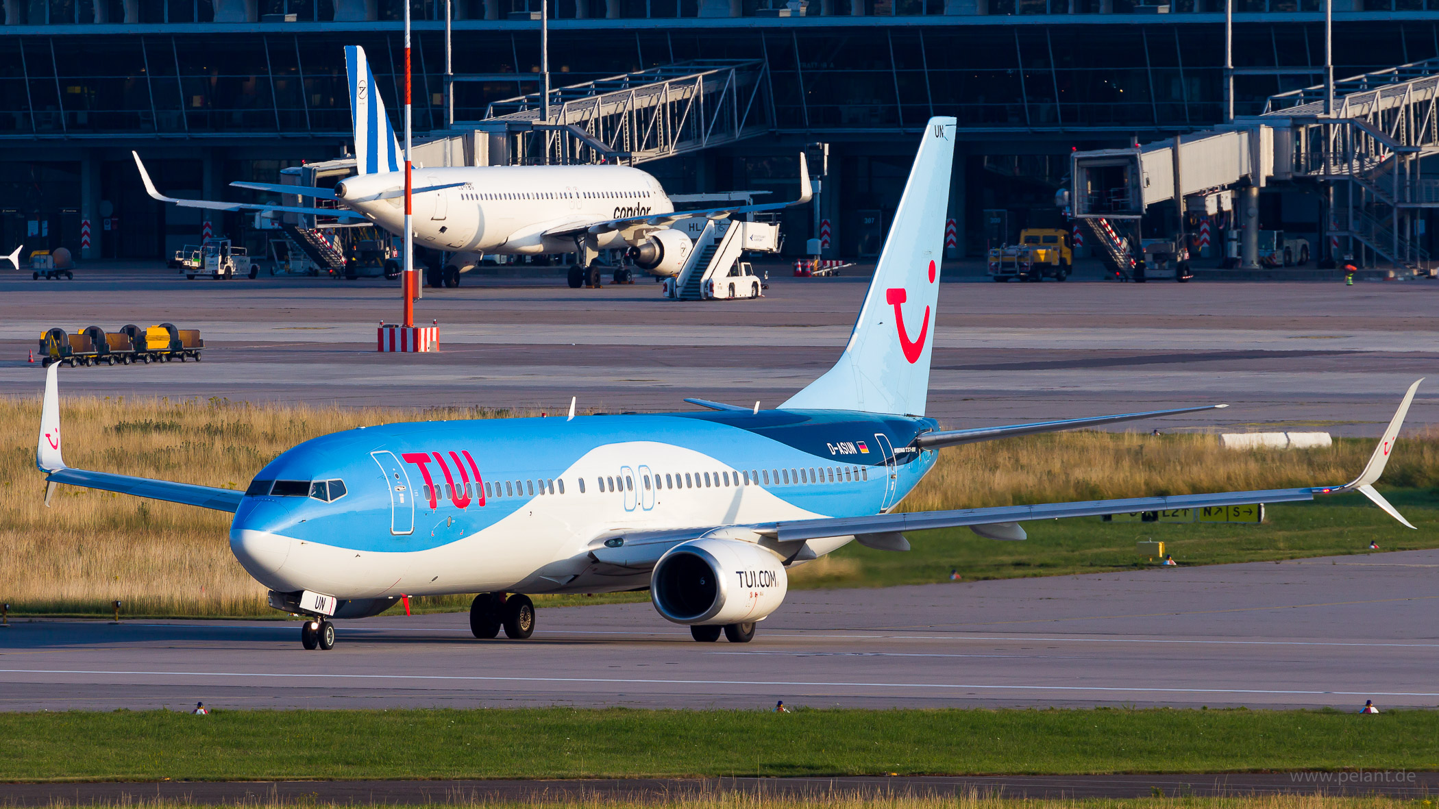 D-ASUN TUIfly Boeing 737-8BK in Stuttgart / STR