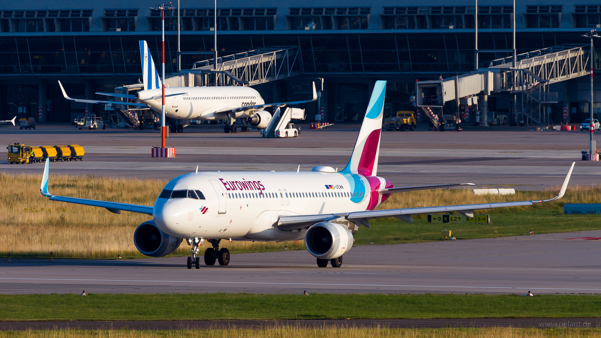 D-AEWW Eurowings Airbus A320-214 in Stuttgart / STR