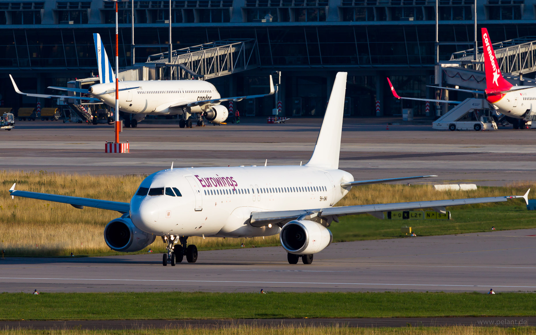 9H-AMV Avion Express Malta Airbus A320-232 in Stuttgart / STR