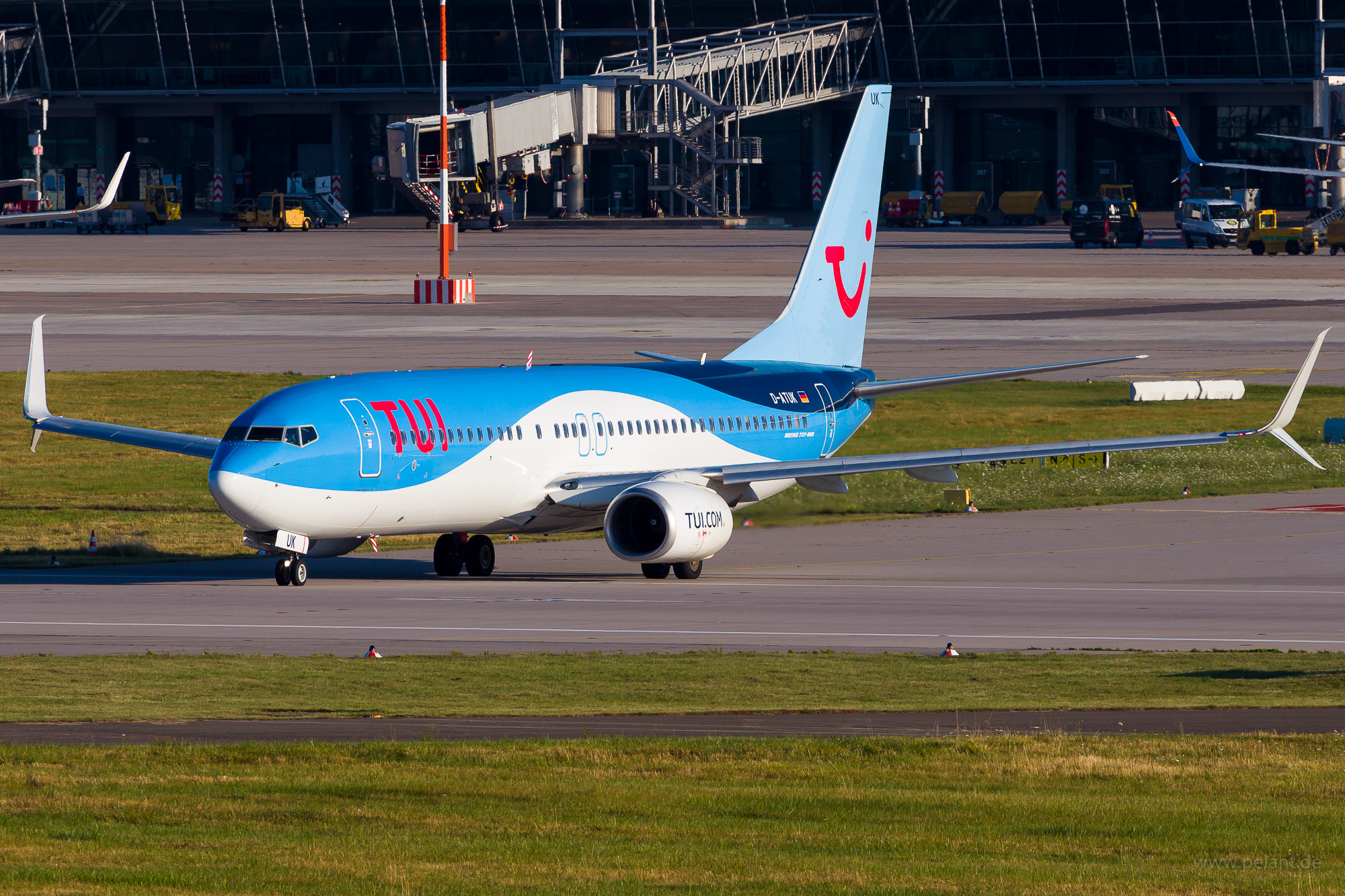 D-ATUK TUIfly Boeing 737-8K5 in Stuttgart / STR