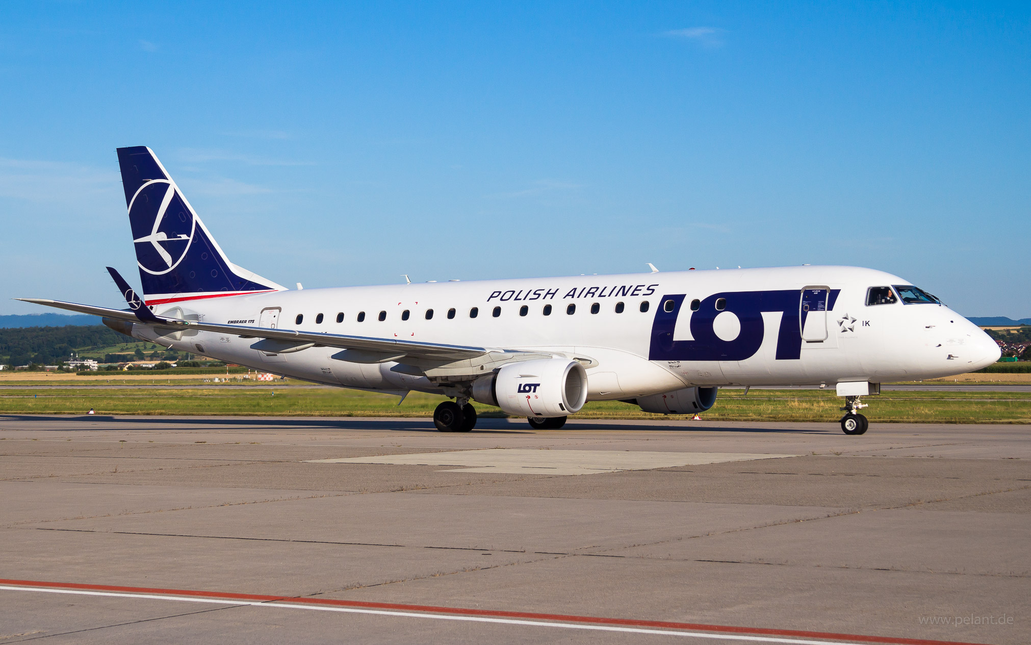 SP-LIK LOT Embraer 175 in Stuttgart / STR