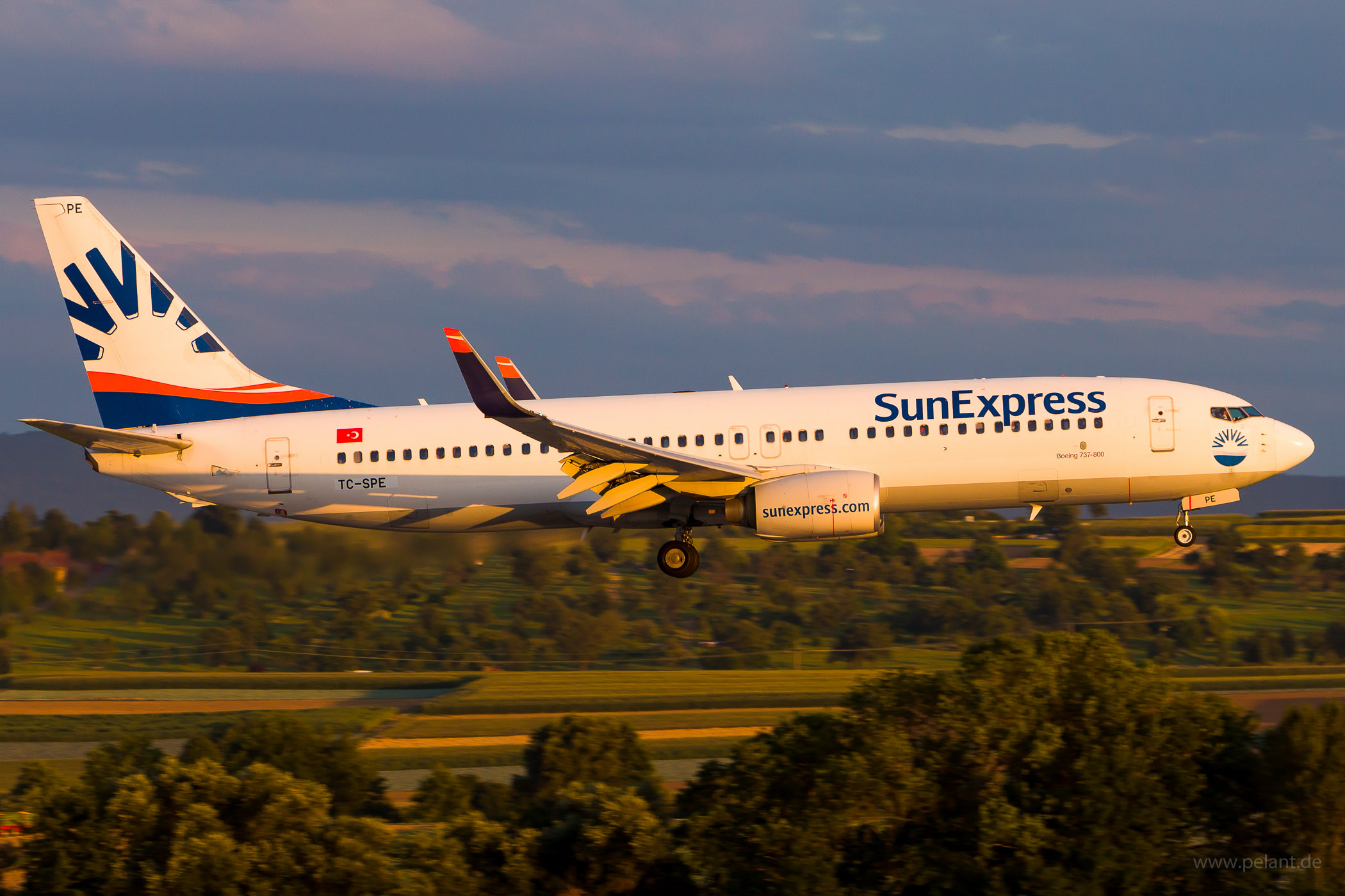 TC-SPE SunExpress Boeing 737-8HC in Stuttgart / STR