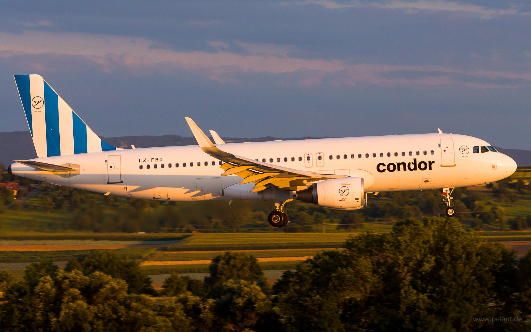 LZ-FBG Condor Airbus A320-214 in Stuttgart / STR
