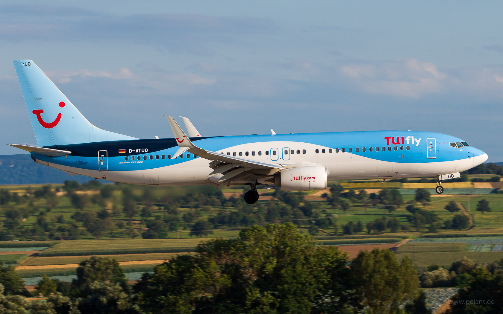 D-ATUO TUIfly Boeing 737-8K5 in Stuttgart / STR