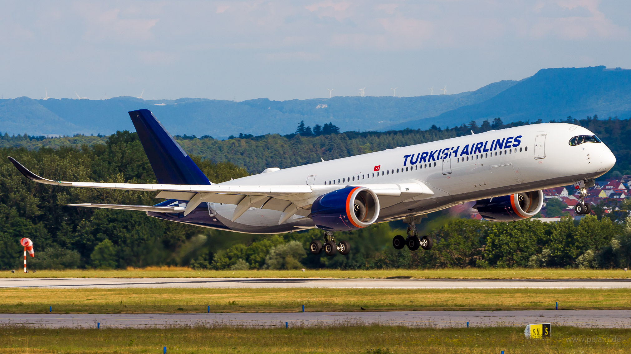 TC-LGI Turkish Airlines Airbus A350-941 in Stuttgart / STR