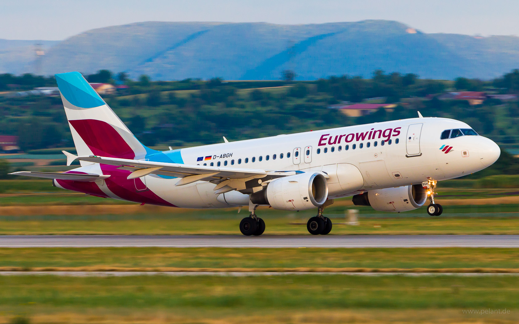 D-ABGH Eurowings Airbus A319 in Stuttgart / STR