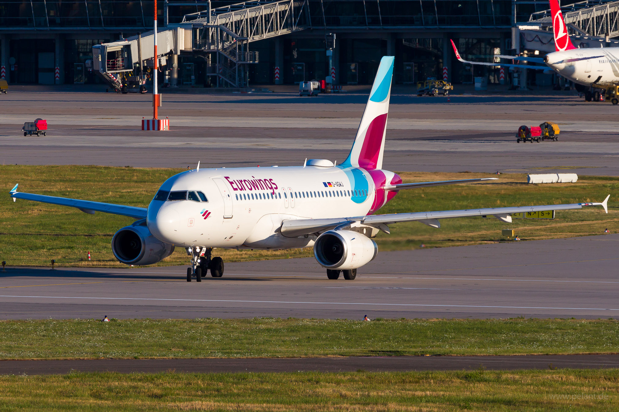 D-AGWJ Eurowings Airbus A319-132 in Stuttgart / STR