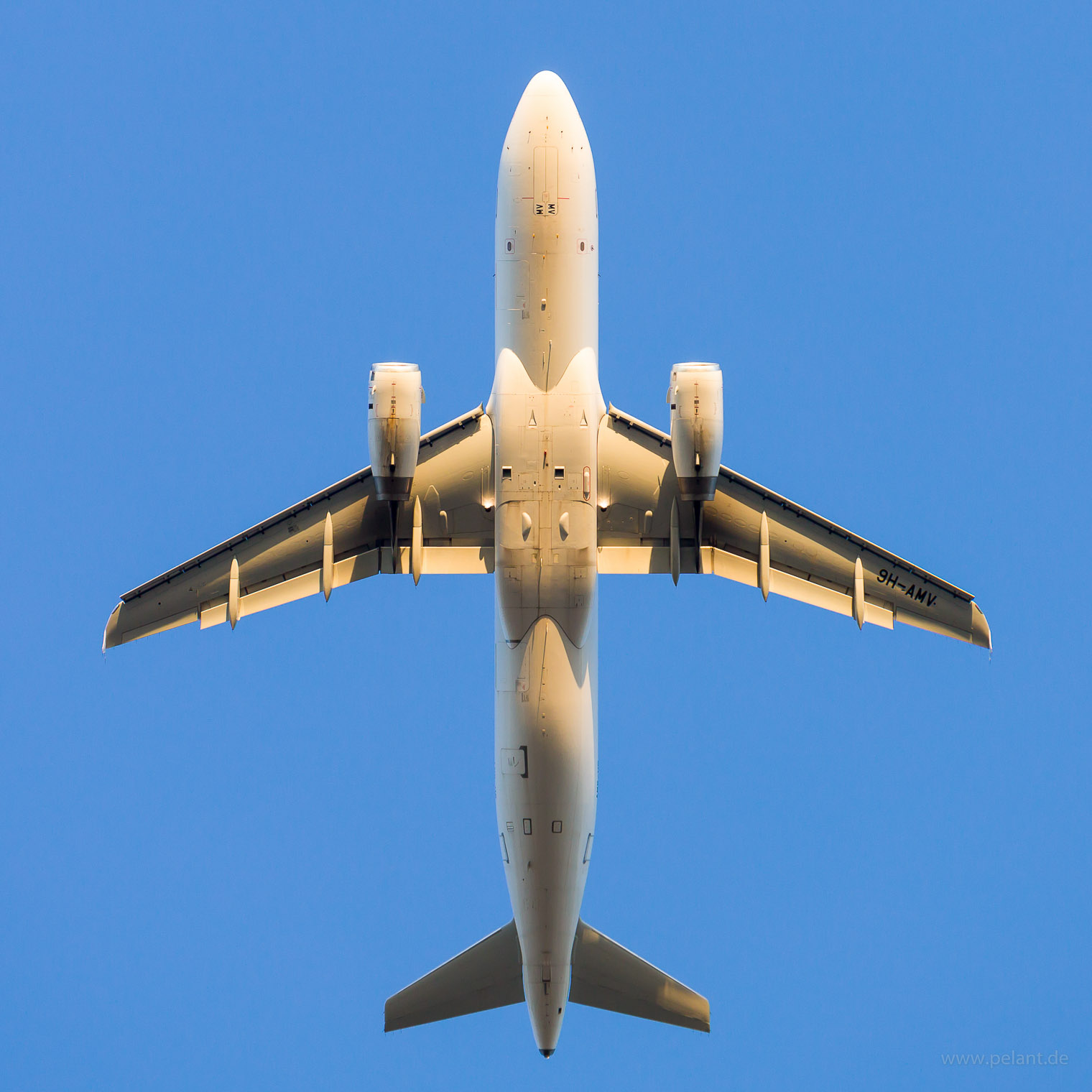 9H-AMV Avion Express Malta Airbus A320-232 in Stuttgart / STR