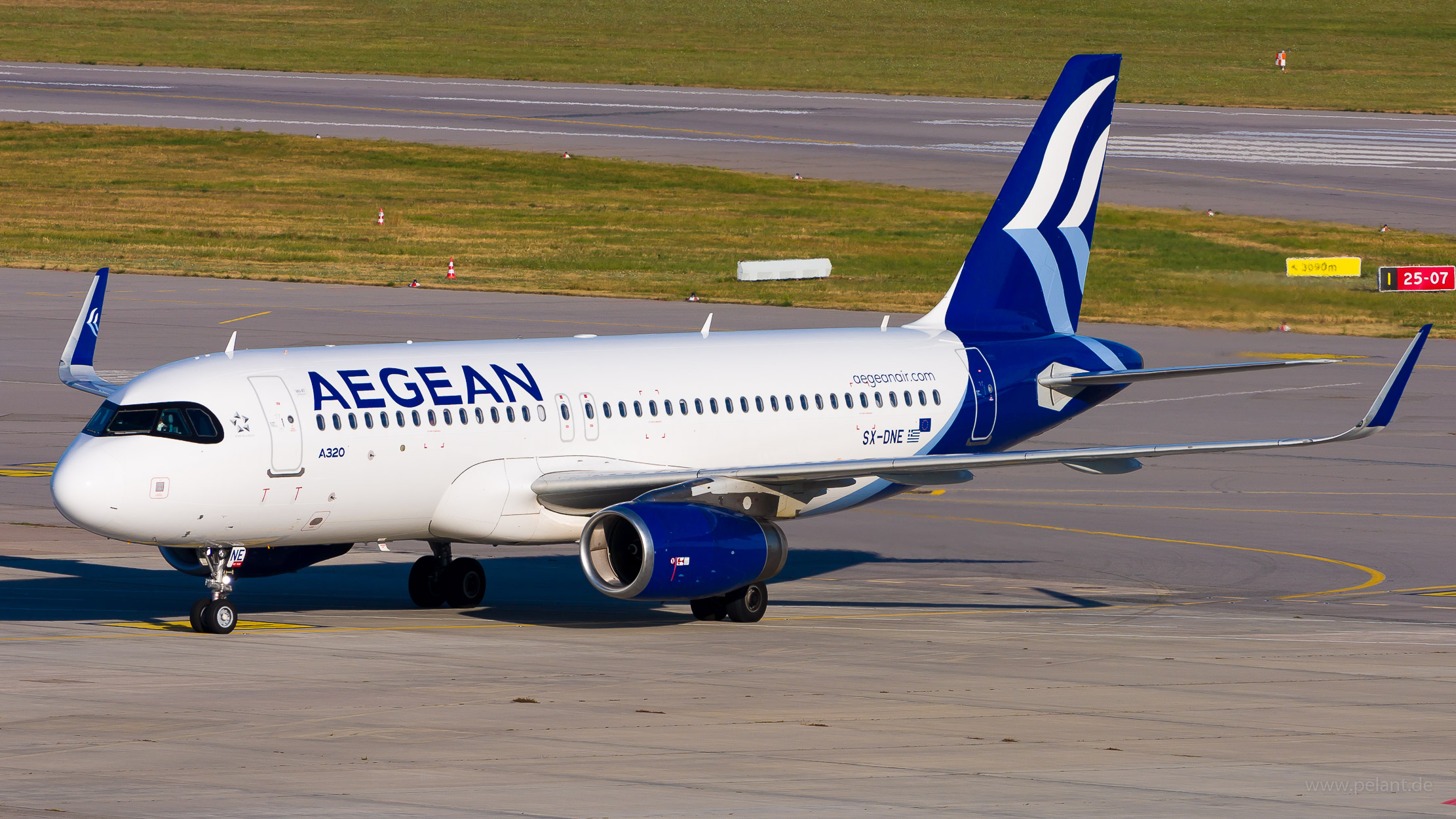 SX-DNE Aegean Airbus A320-232 in Stuttgart / STR