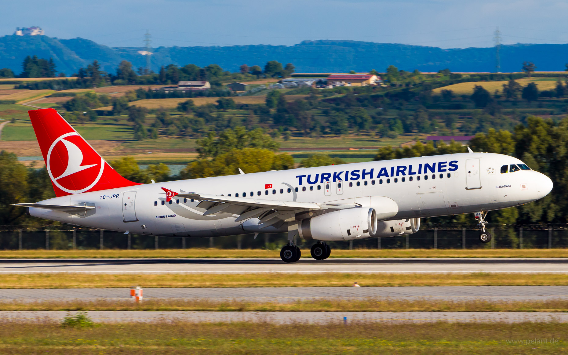TC-JPR Turkish Airlines Airbus A320-232 in Stuttgart / STR