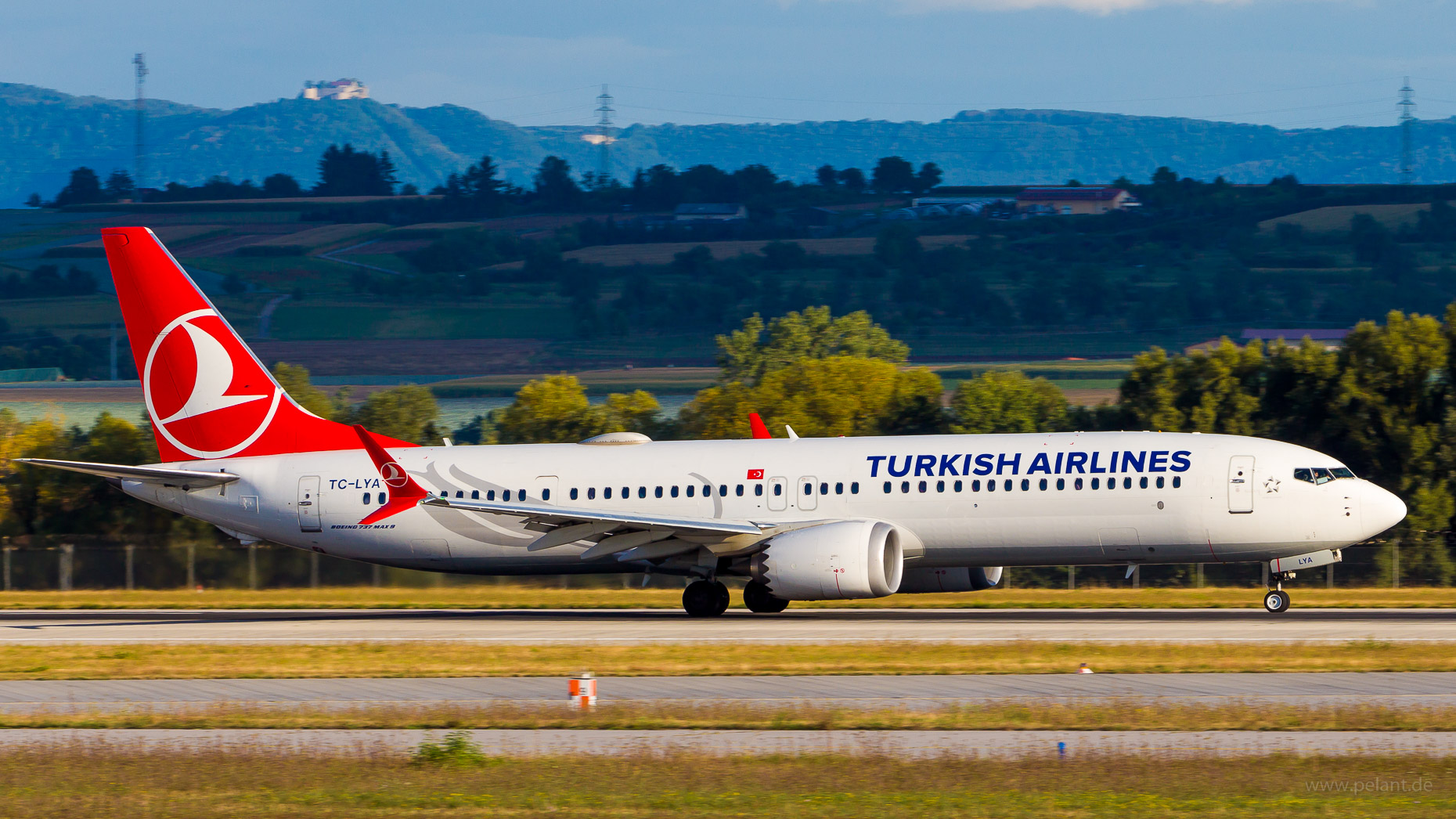 TC-LYA Turkish Airlines Boeing 737 MAX 9 in Stuttgart / STR