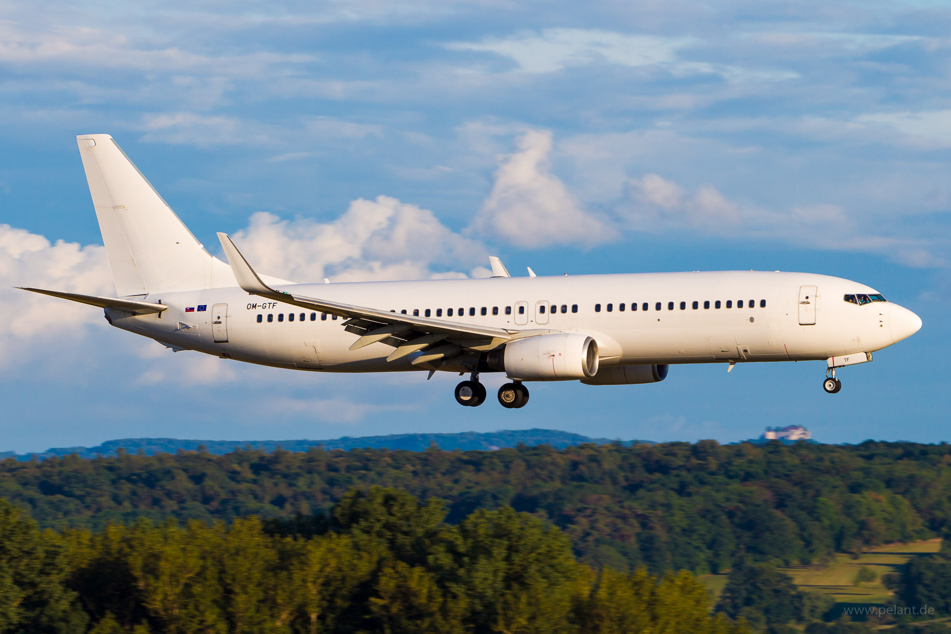 OM-GTF Go2Sky Boeing 737-86J in Stuttgart / STR (ganz weiß Livery)