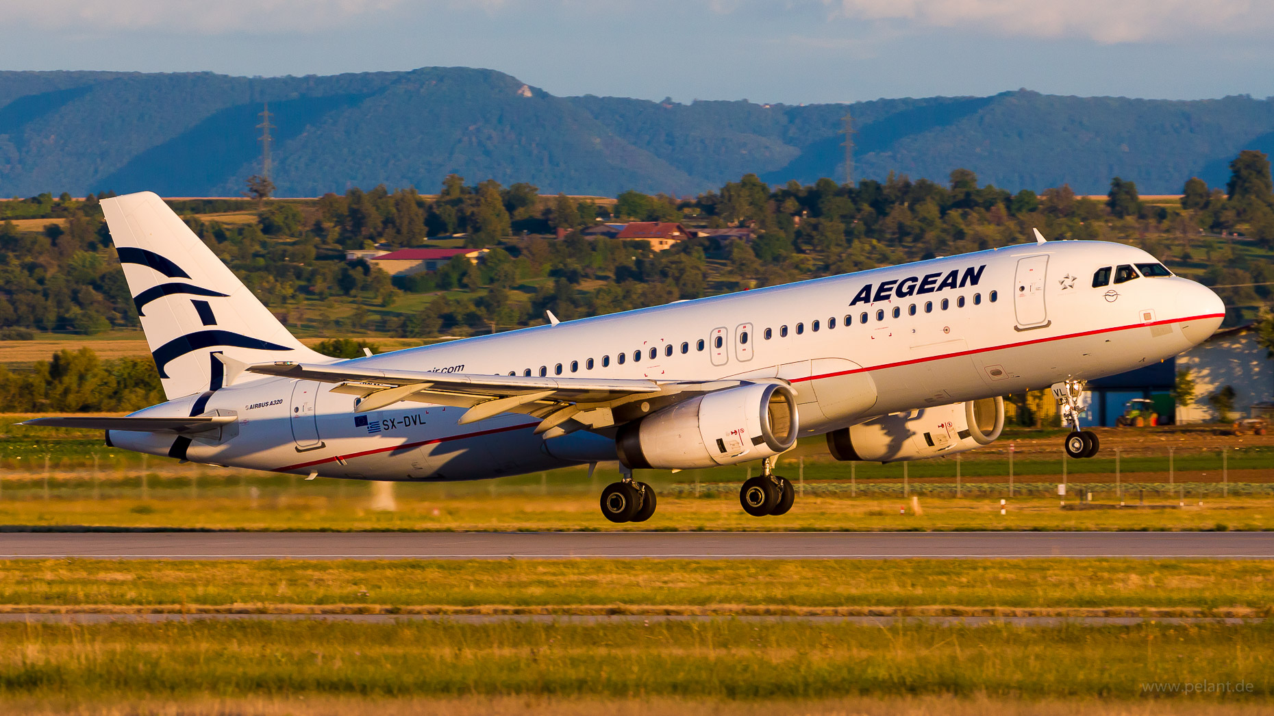 SX-DVL Aegean Airbus A320-232 in Stuttgart / STR