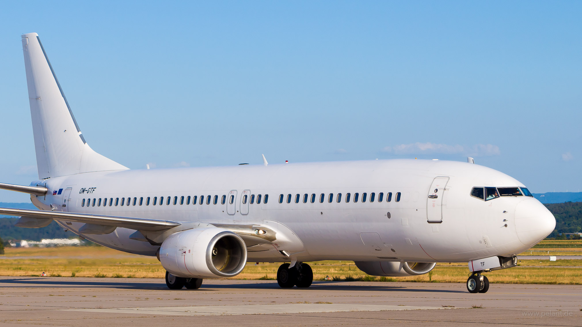 OM-GTF Go2Sky Boeing 737-86J in Stuttgart / STR (ganz weiß Livery)
