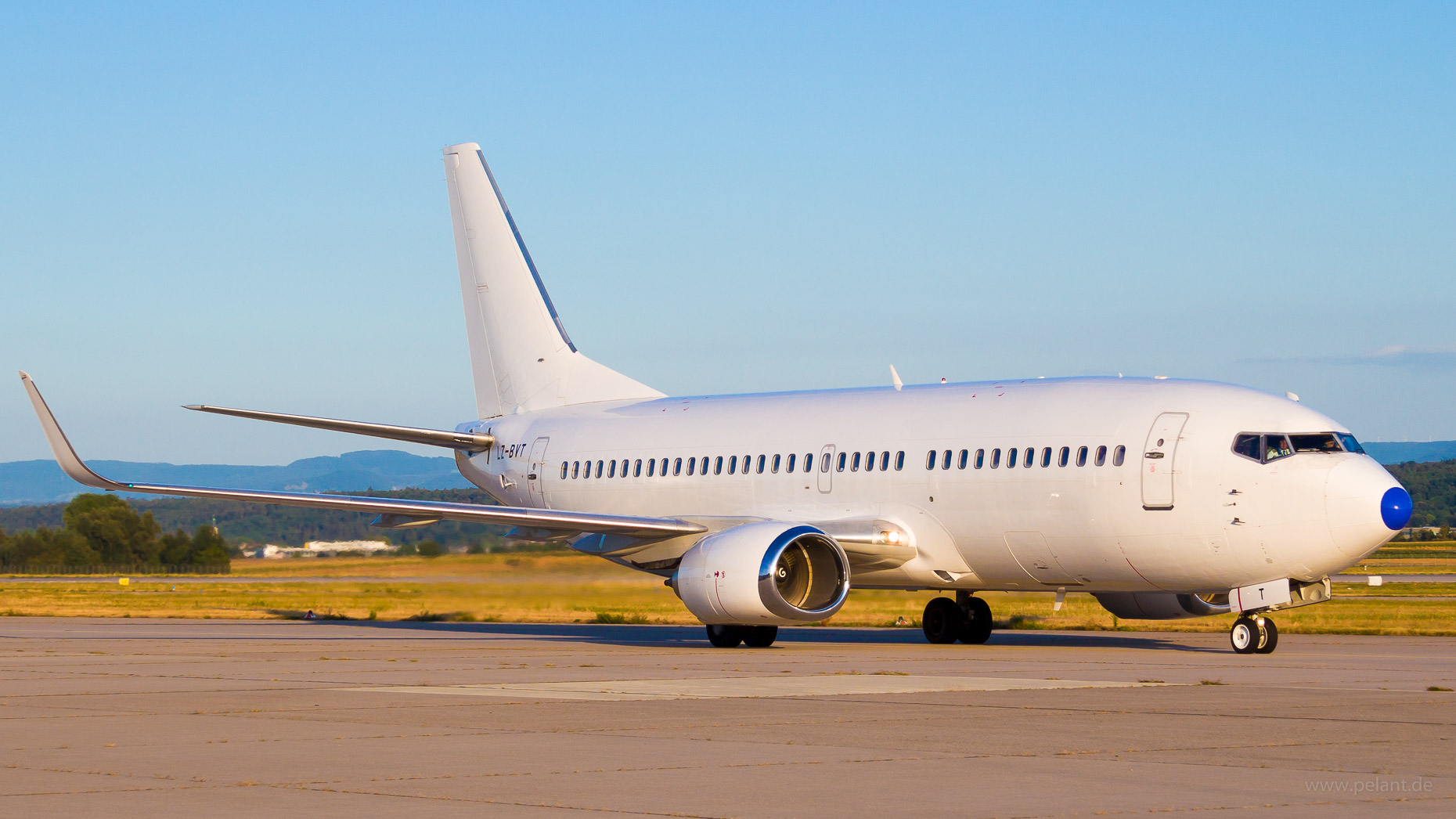 LZ-BVT Bul Air Boeing 737-3H4 in Stuttgart / STR