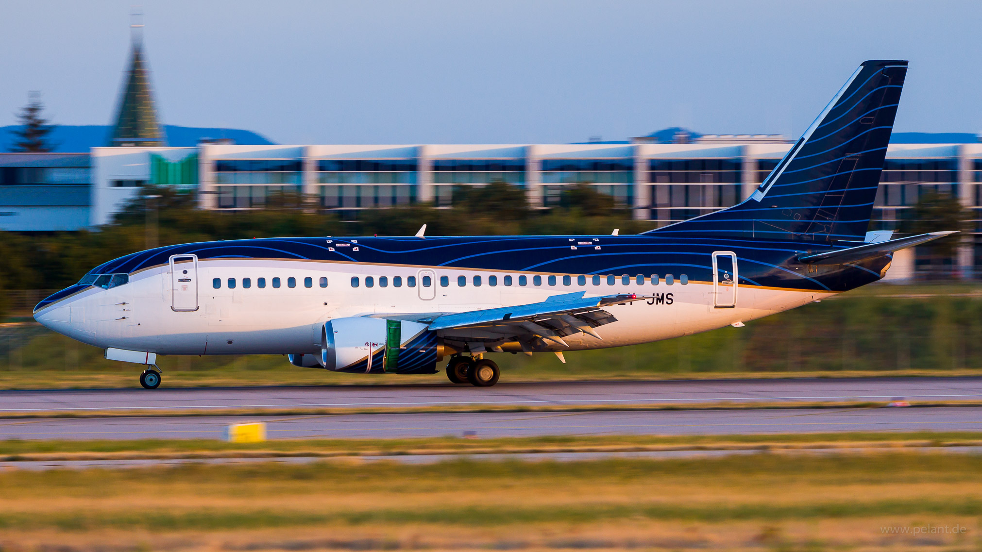 LY-JMS KlasJet Boeing 737-522 in Stuttgart / STR