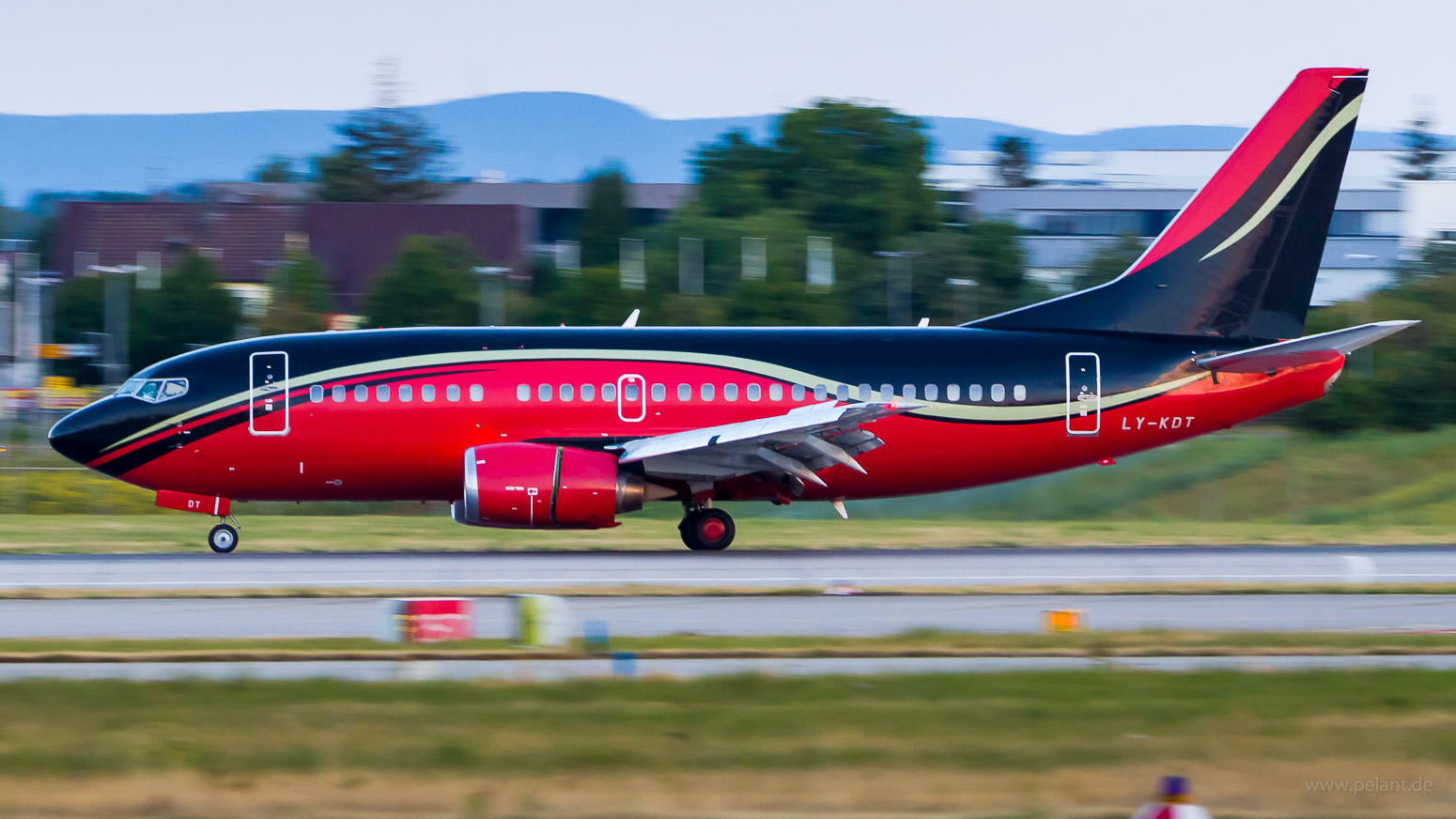 LY-KDT KlasJet Boeing 737-522 in Stuttgart / STR