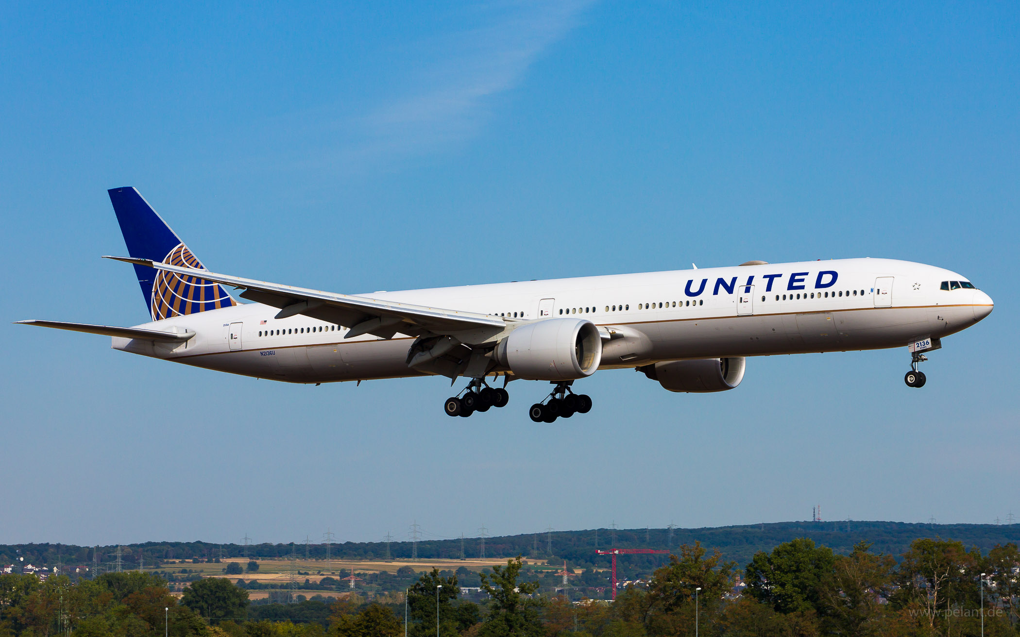 N2136U United Boeing 777-322ER in Frankfurt / FRA