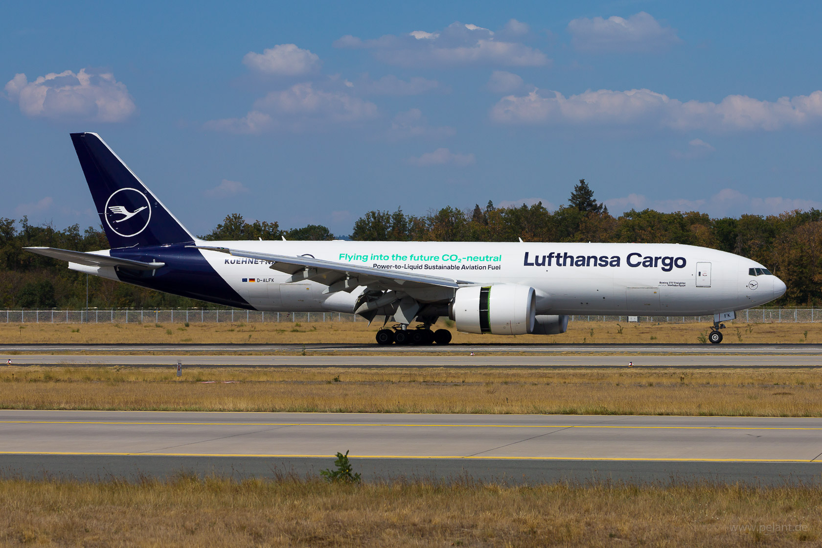 D-ALFK Lufthansa Cargo Boeing 777 Frachter in Frankfurt / FRA