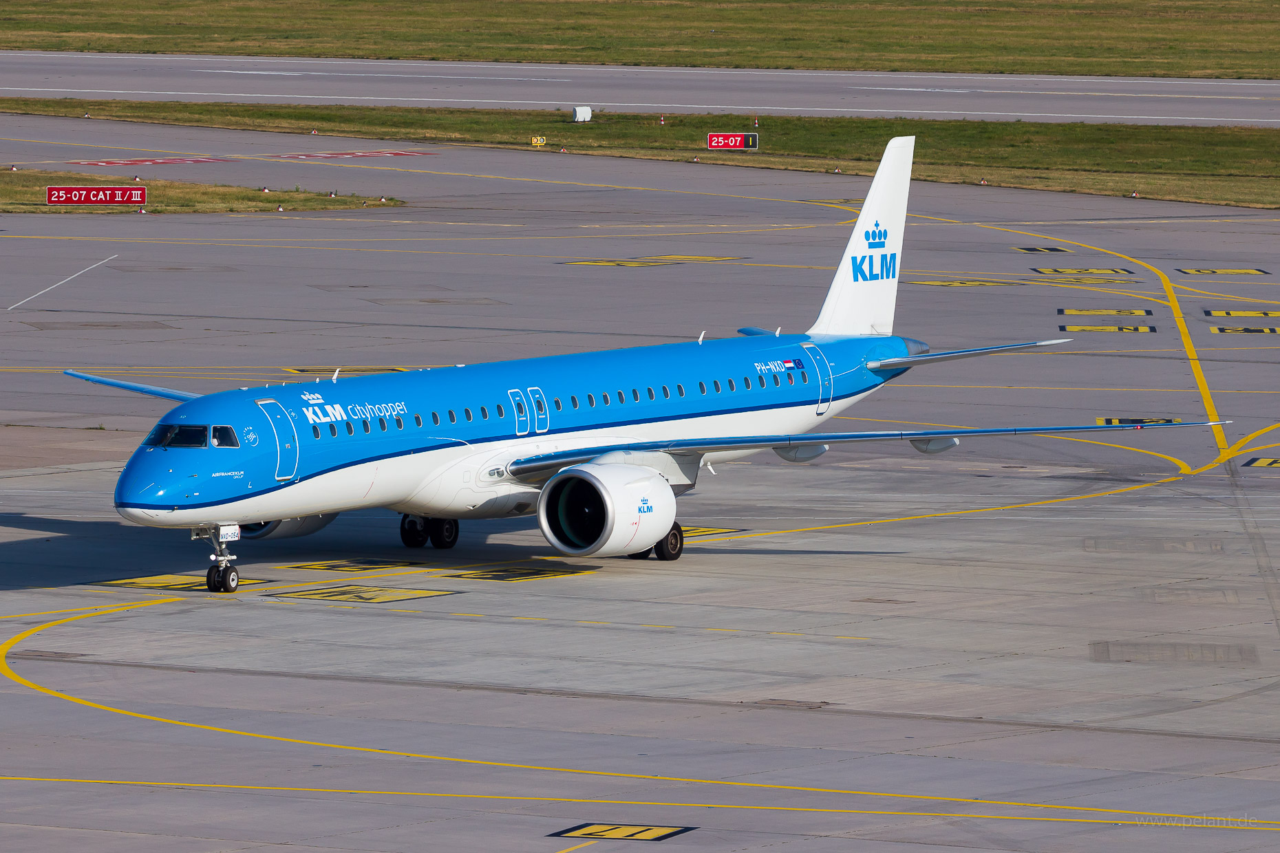 PH-NXD KLM cityhopper Embraer 195-E2 in Stuttgart / STR