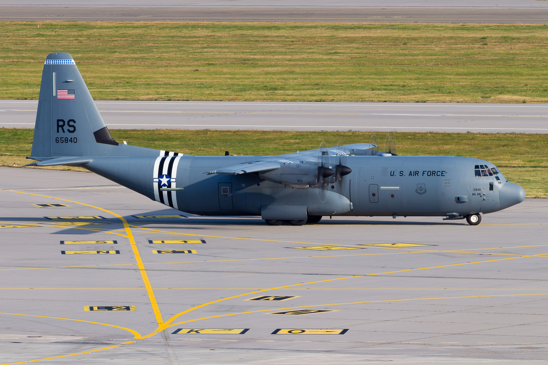 16-5840 USAF, -Army etc. Lockheed Martin C-130J-30 Hercules in Stuttgart / STR