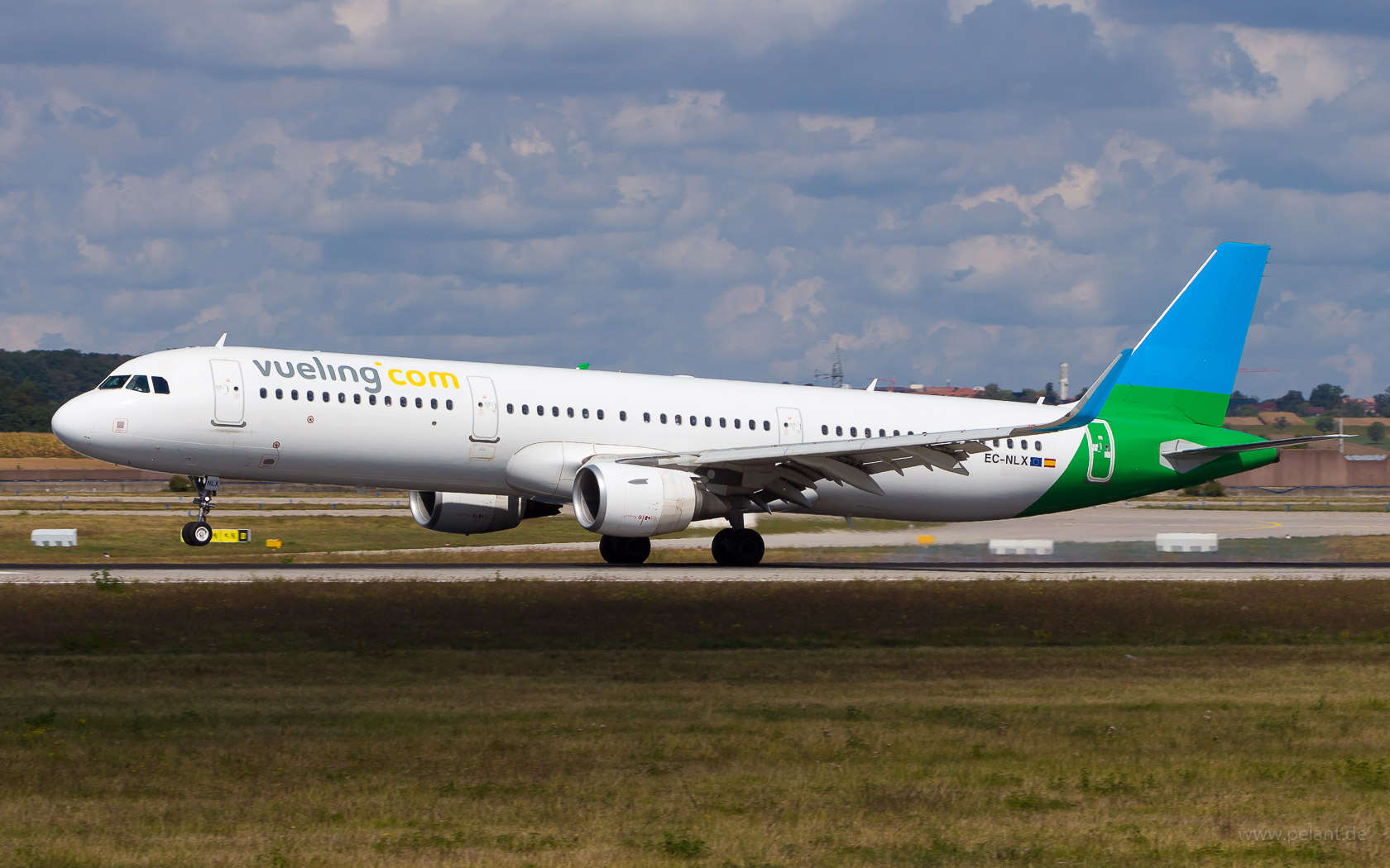 EC-NLX Vueling Airlines Airbus A321-211 in Stuttgart / STR