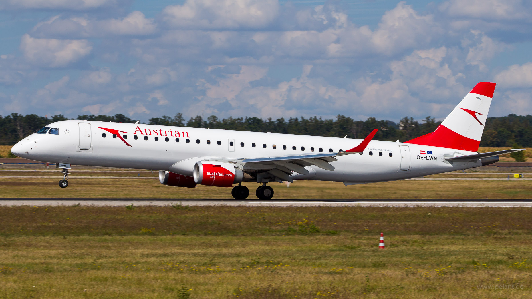 OE-LWN Austrian Airlines Embraer ERJ-195LR in Stuttgart / STR