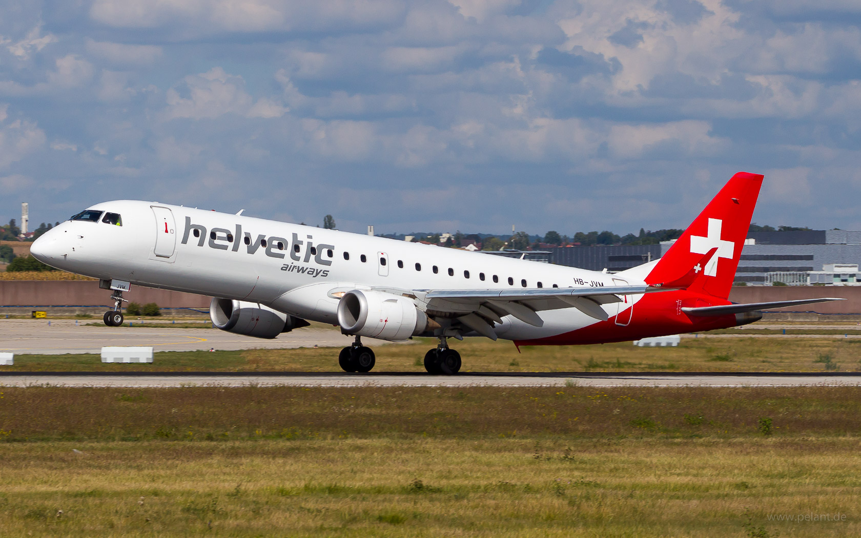 HB-JVM Helvetic Airways Embraer 190 in Stuttgart / STR