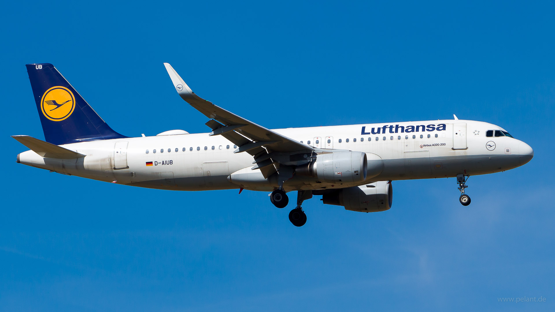 D-AIUB Lufthansa Airbus A320-214 in Stuttgart / STR