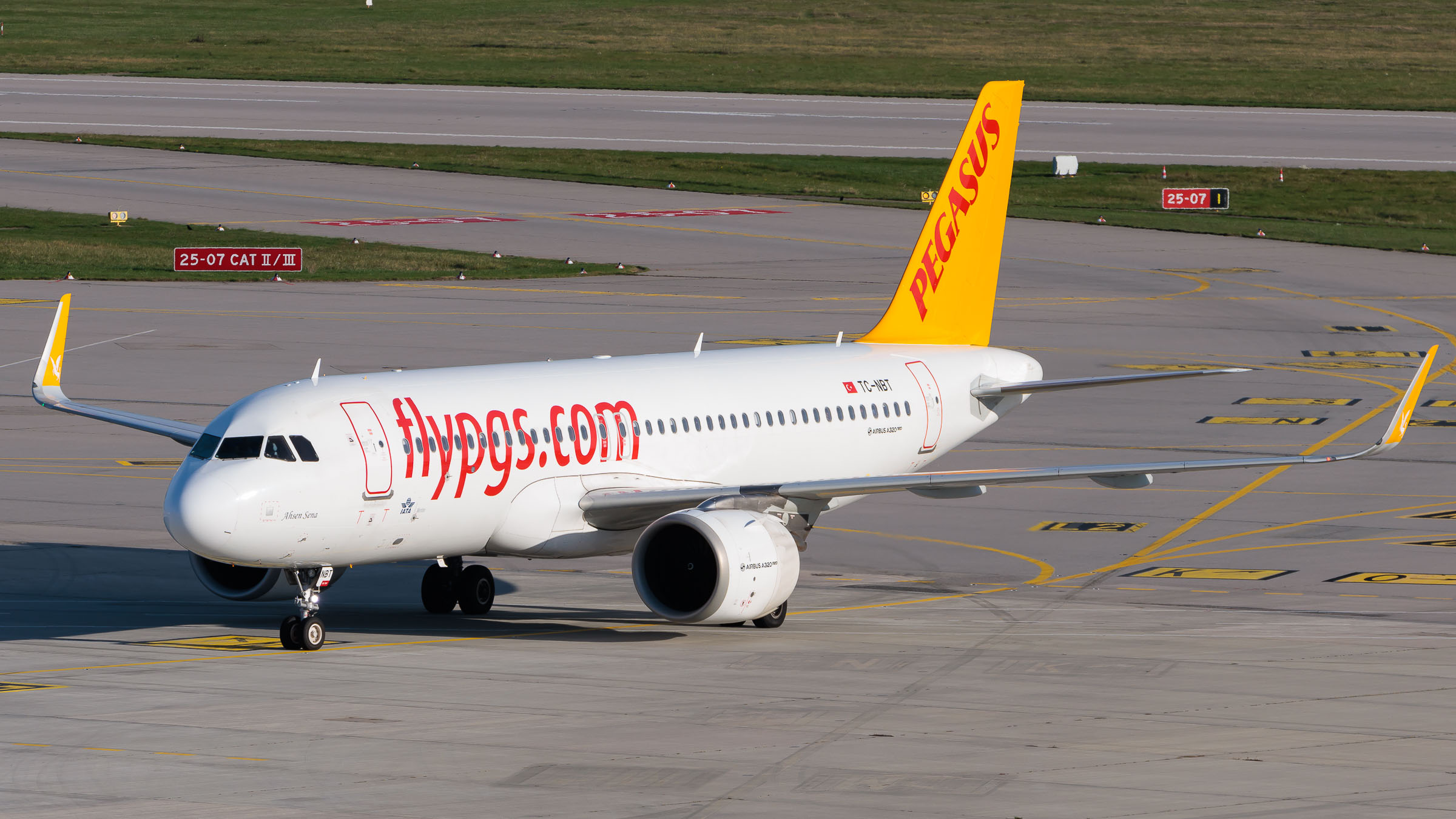 TC-NBT Pegasus Airlines Airbus A320-251N in Stuttgart / STR