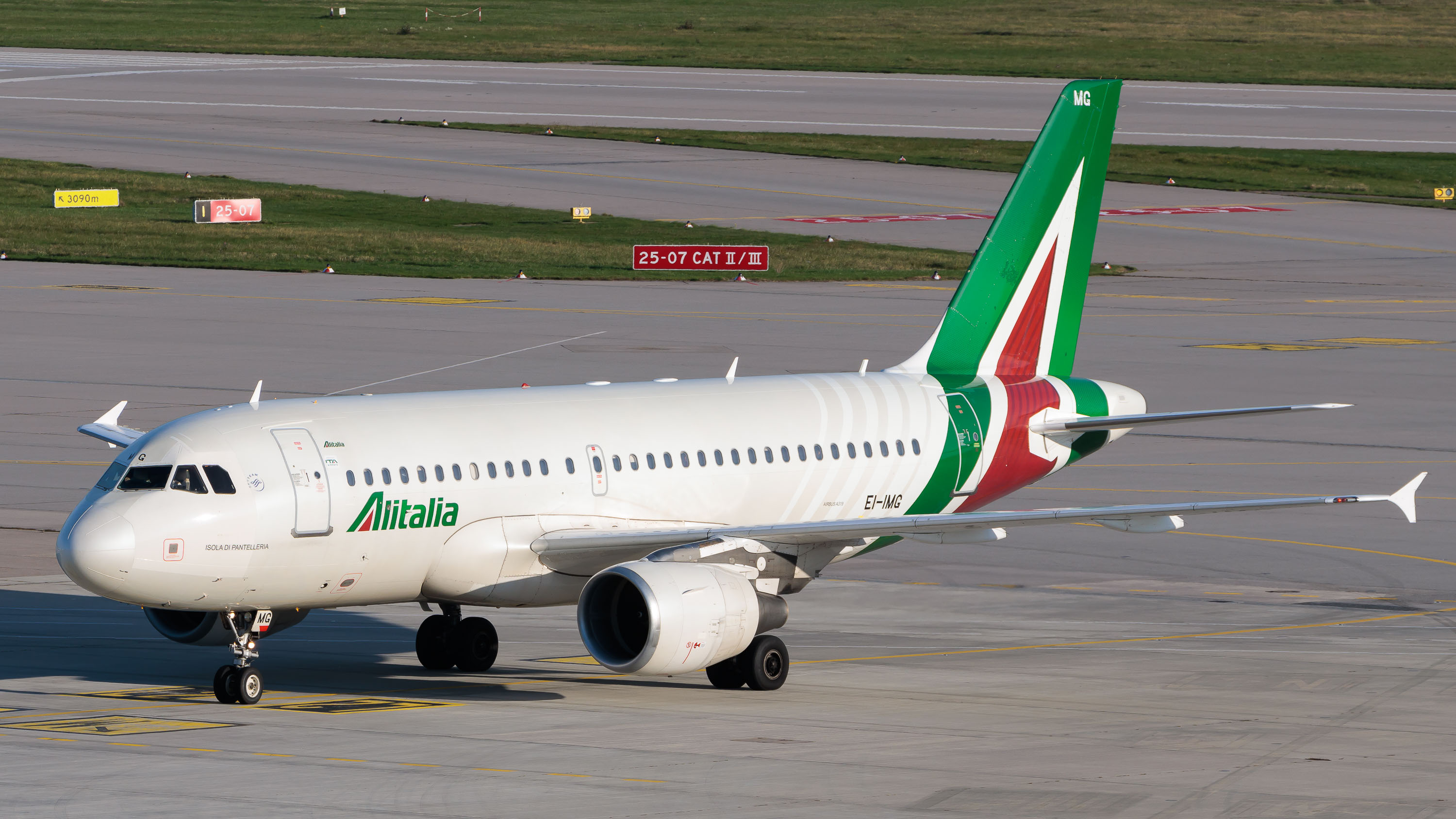 EI-IMG ITA Airways Airbus A319-112 in Stuttgart / STR EI-IMG ITA Airways Airbus A319-112 in Stuttgart / STR