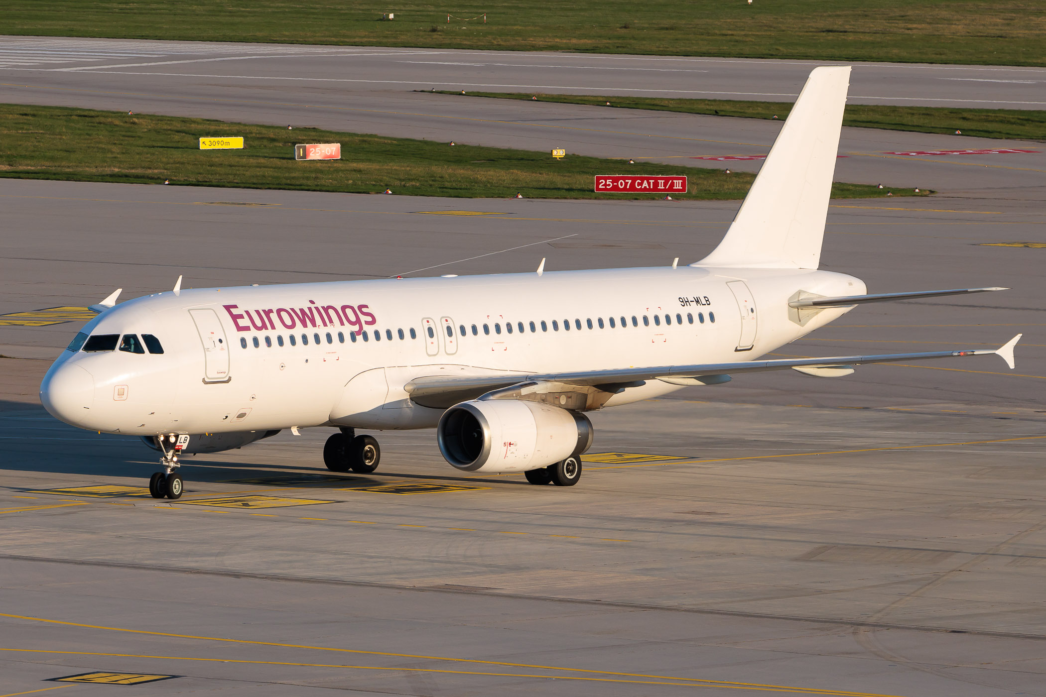 9H-MLB Avion Express Malta Airbus A320-232 in Stuttgart / STR