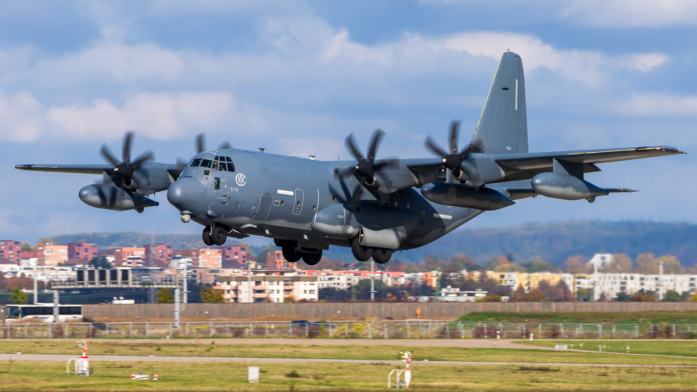 09-5713 USAF, -Army etc. Lockheed Martin MC-130J Commando II in Stuttgart / STR