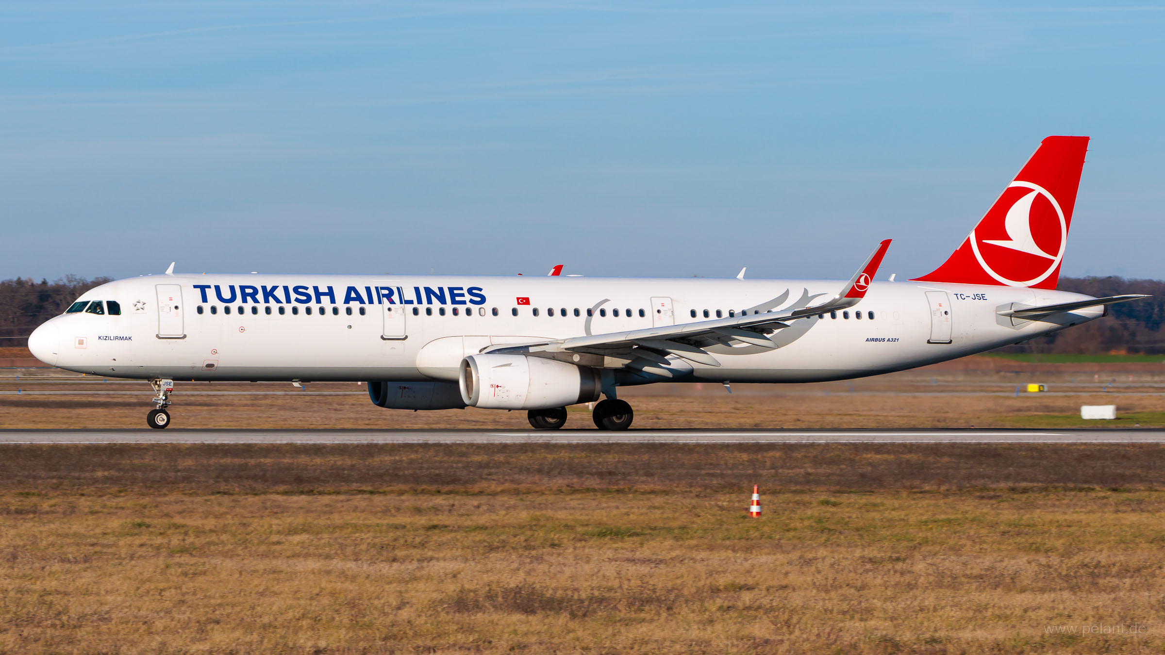 TC-JSE Turkish Airlines Airbus A321-231 in Stuttgart / STR