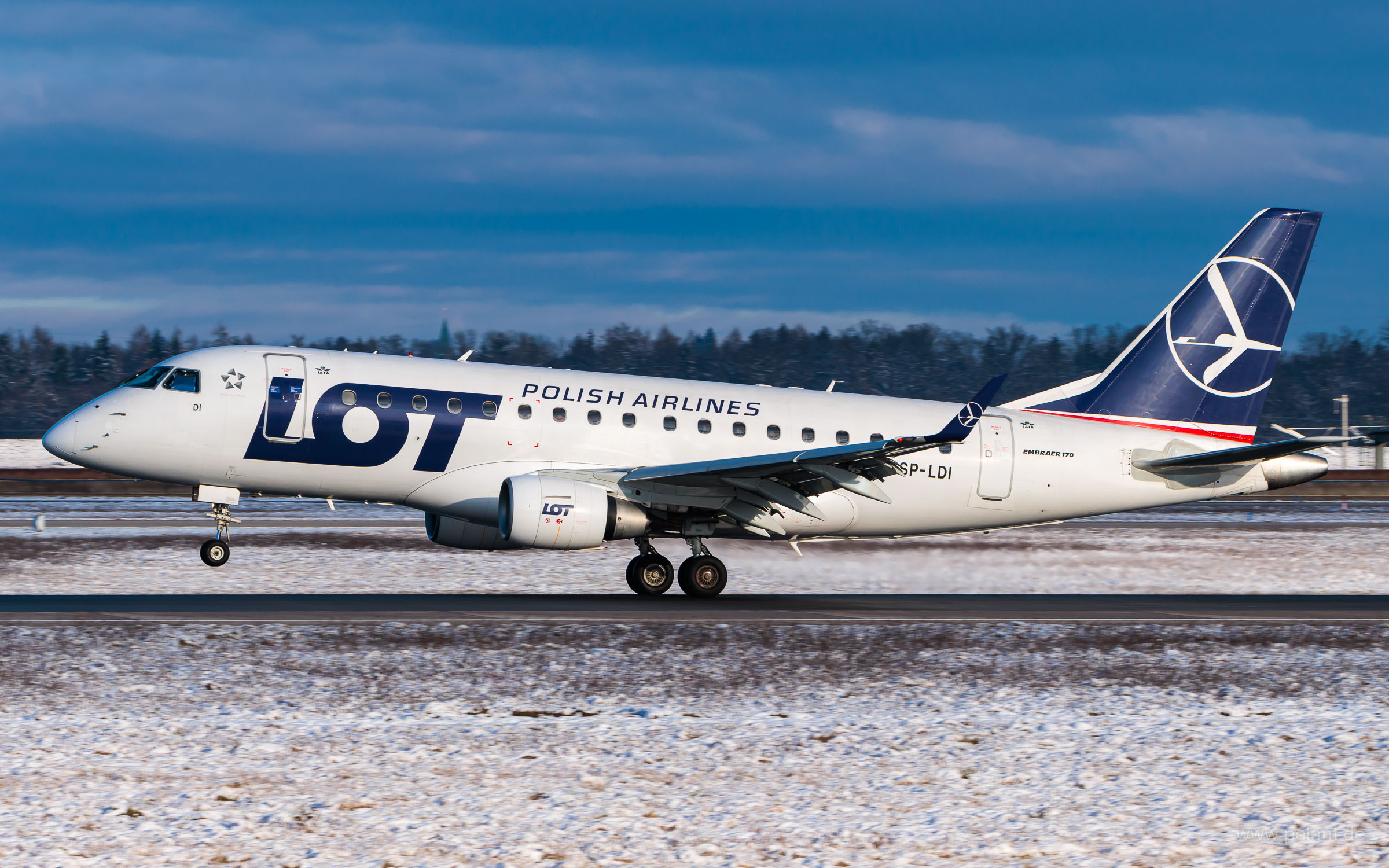 SP-LDI LOT Embraer 170 in Stuttgart / STR