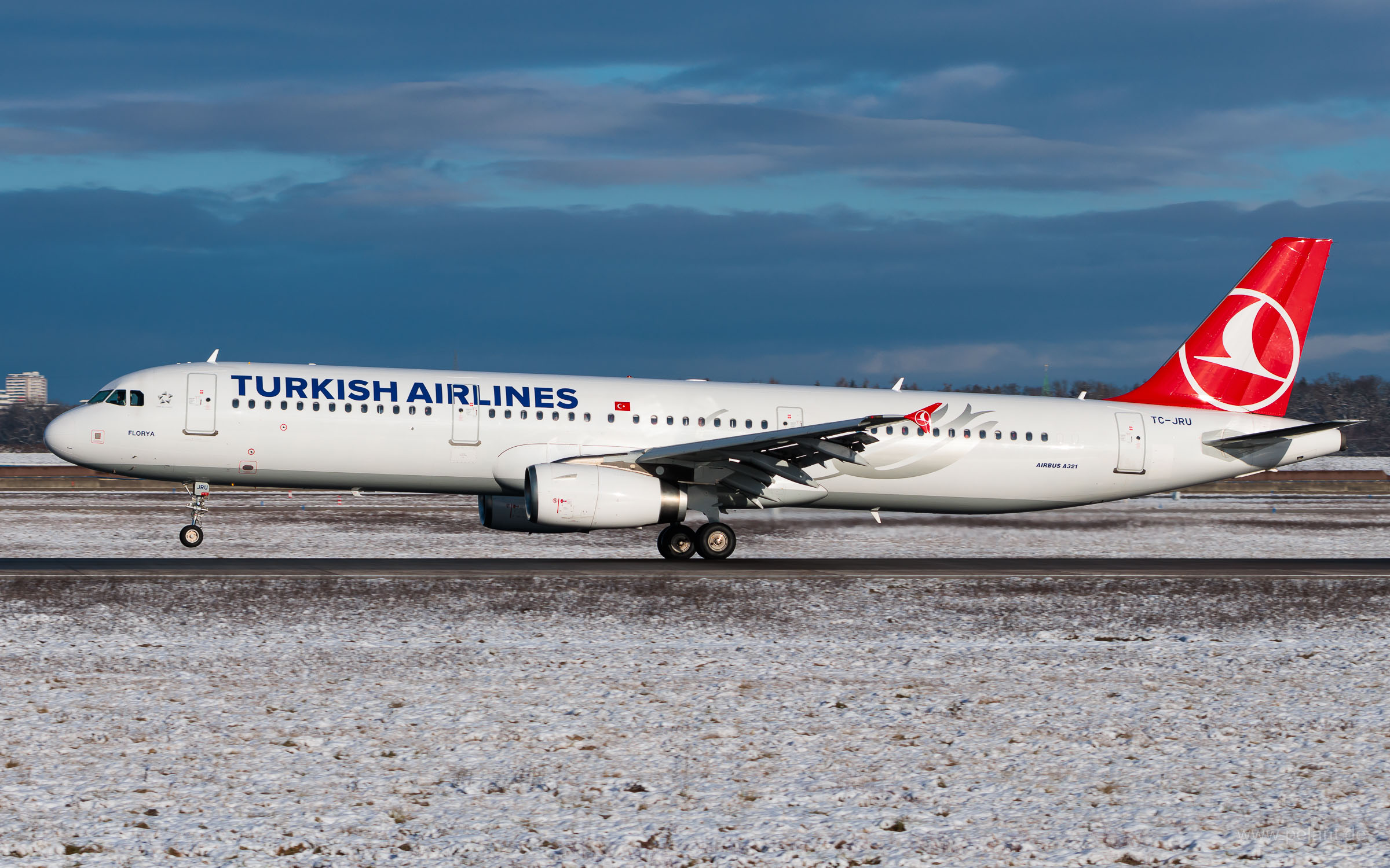 TC-JRU Turkish Airlines Airbus A321-231 in Stuttgart / STR