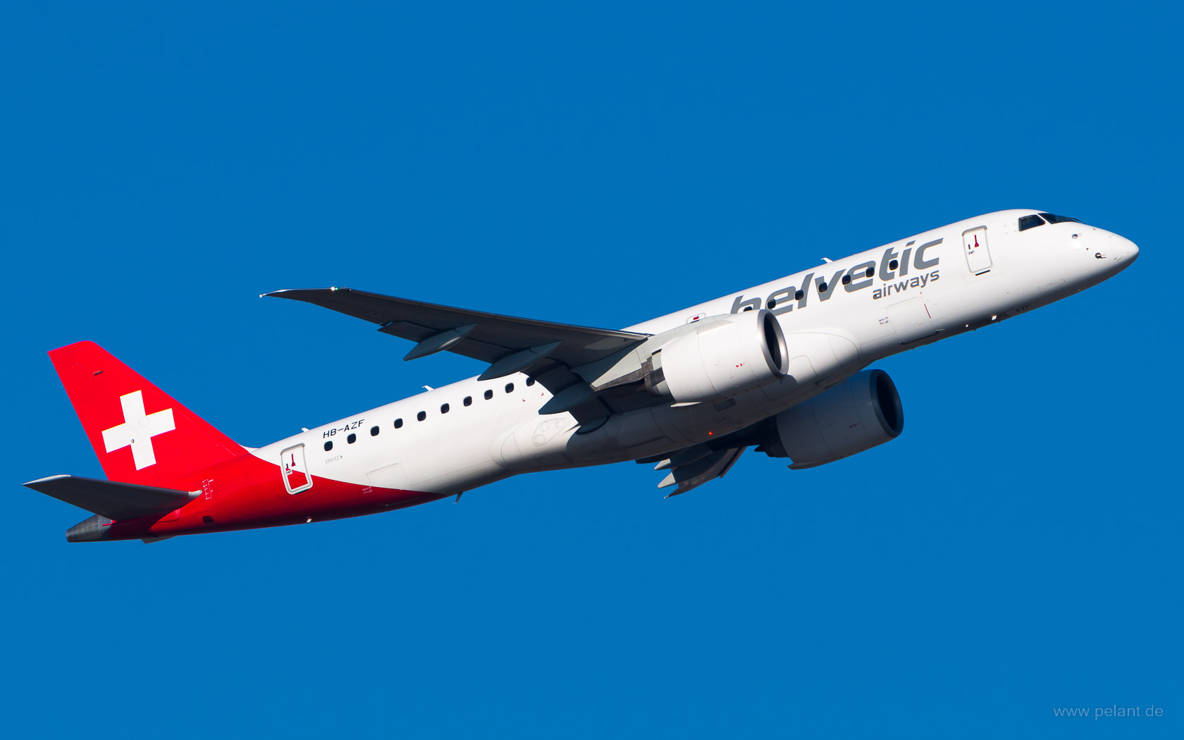 HB-AZF Helvetic Airways Embraer 190-E2 in Stuttgart / STR