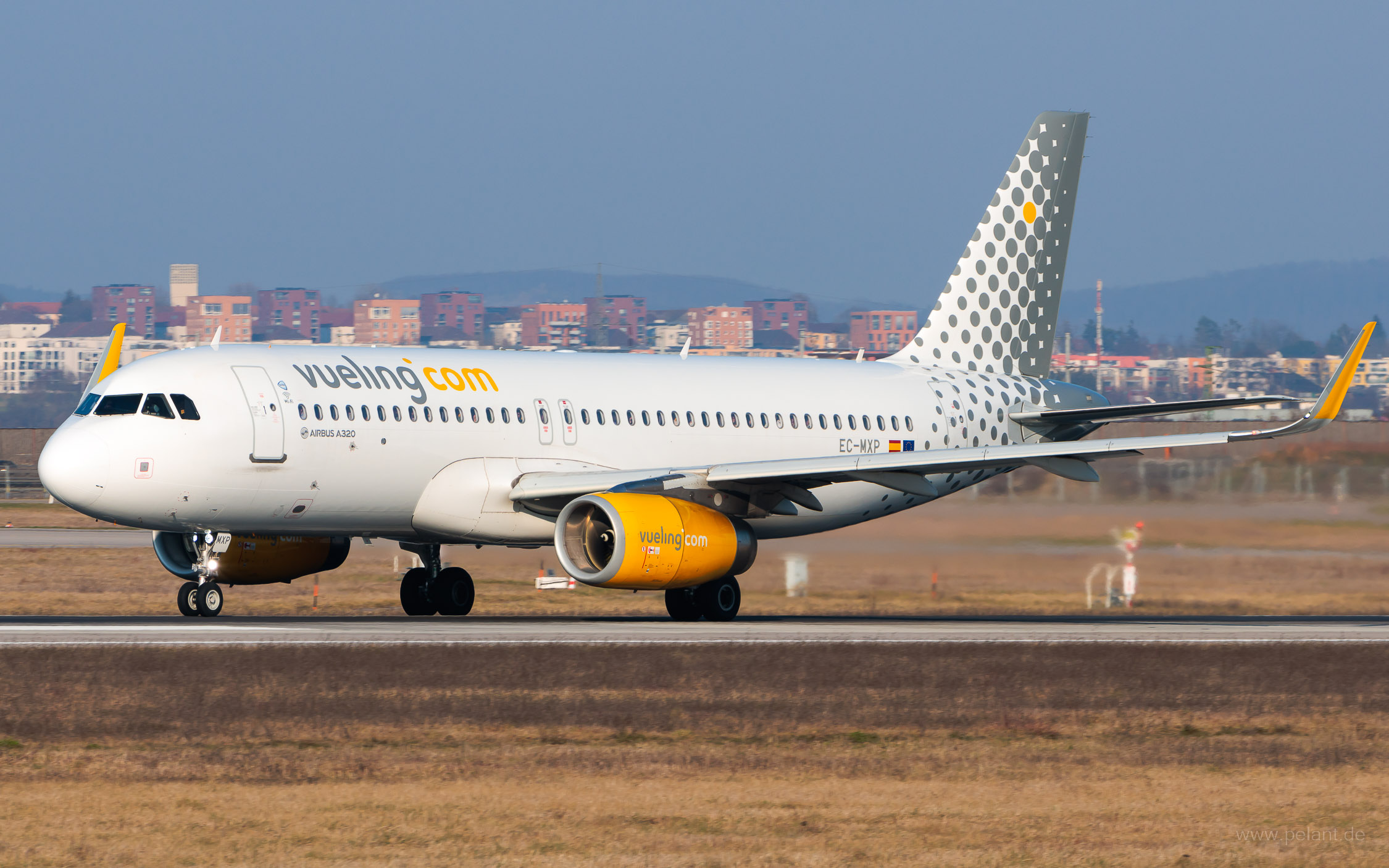 EC-MXP Vueling Airlines Airbus A320-232 in Stuttgart / STR