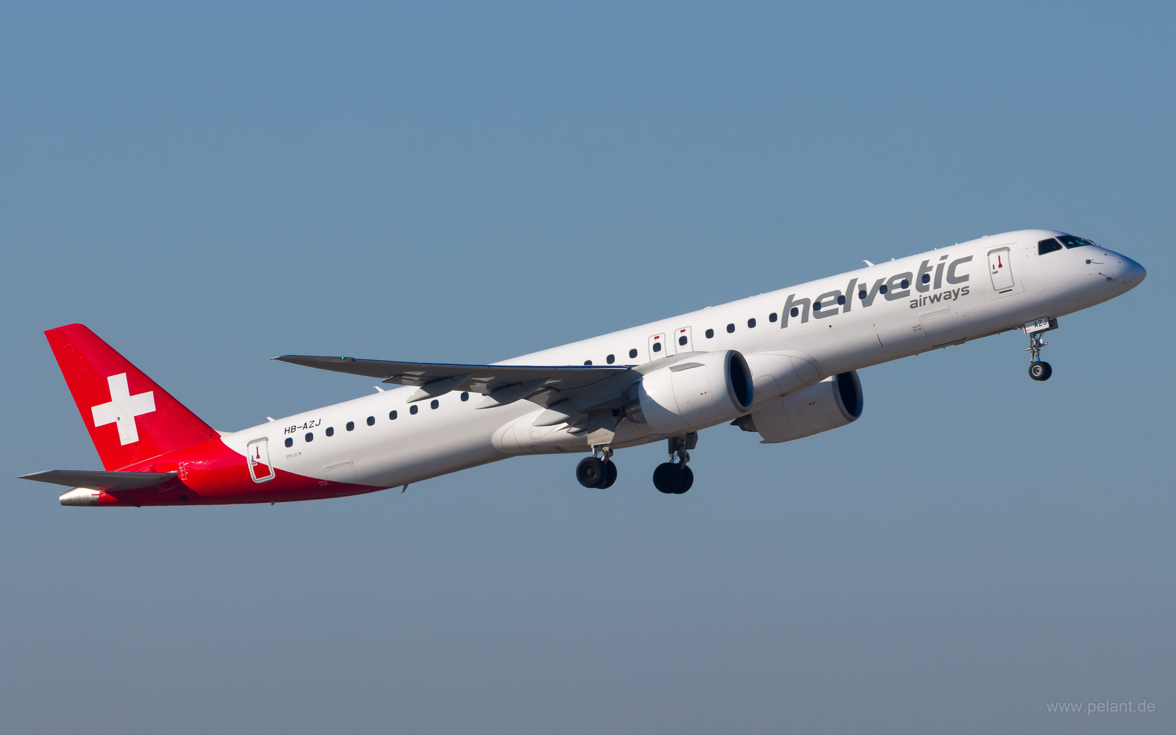 HB-AZJ Helvetic Airways Embraer 195-E2 in Stuttgart / STR