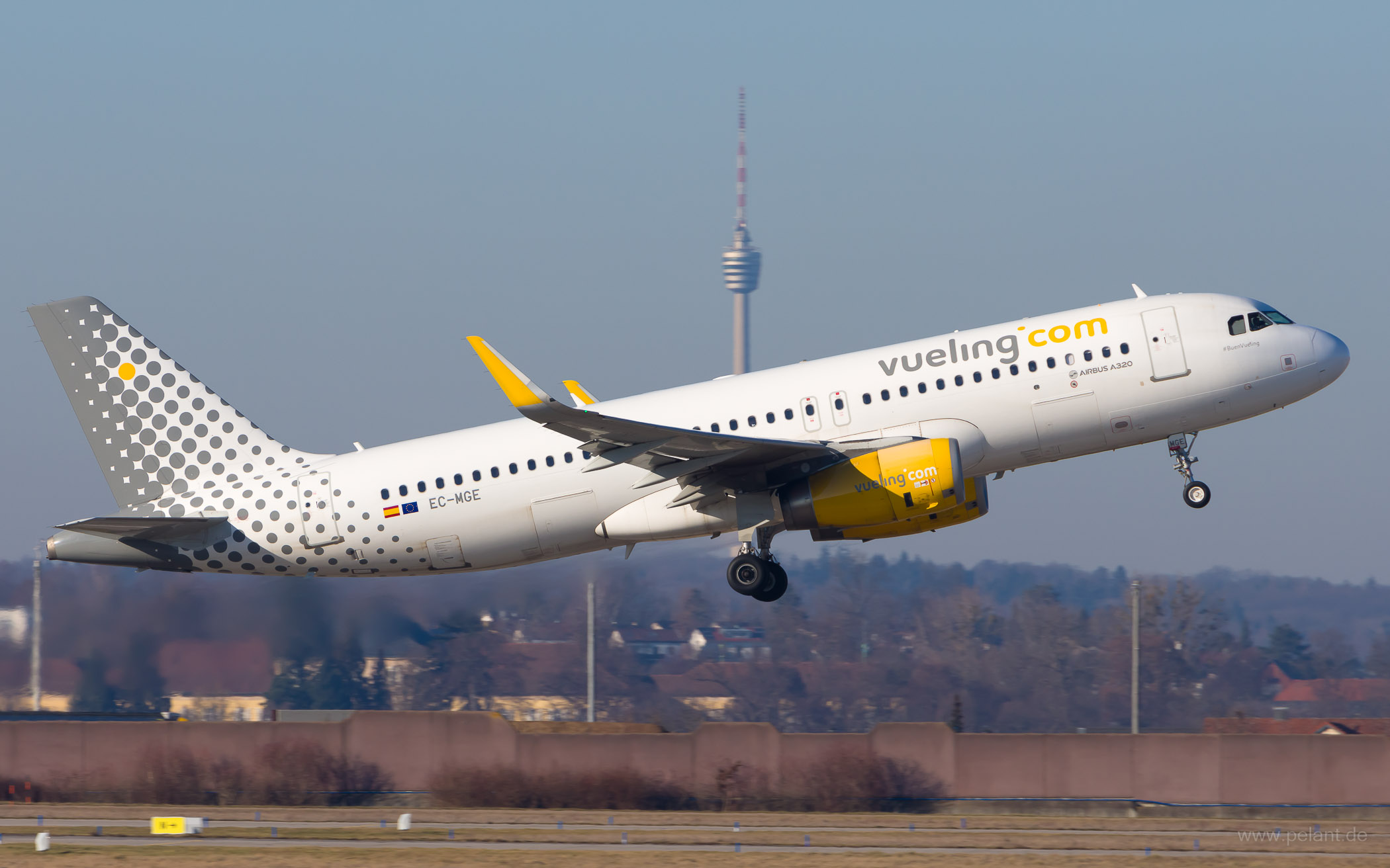 EC-MGE Vueling Airlines Airbus A320-232 in Stuttgart / STR