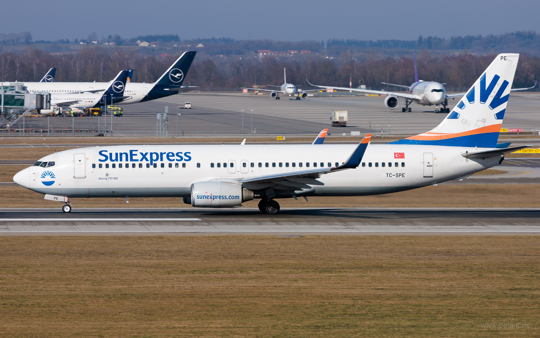TC-SPE SunExpress Boeing 737-8HC in München / MUC