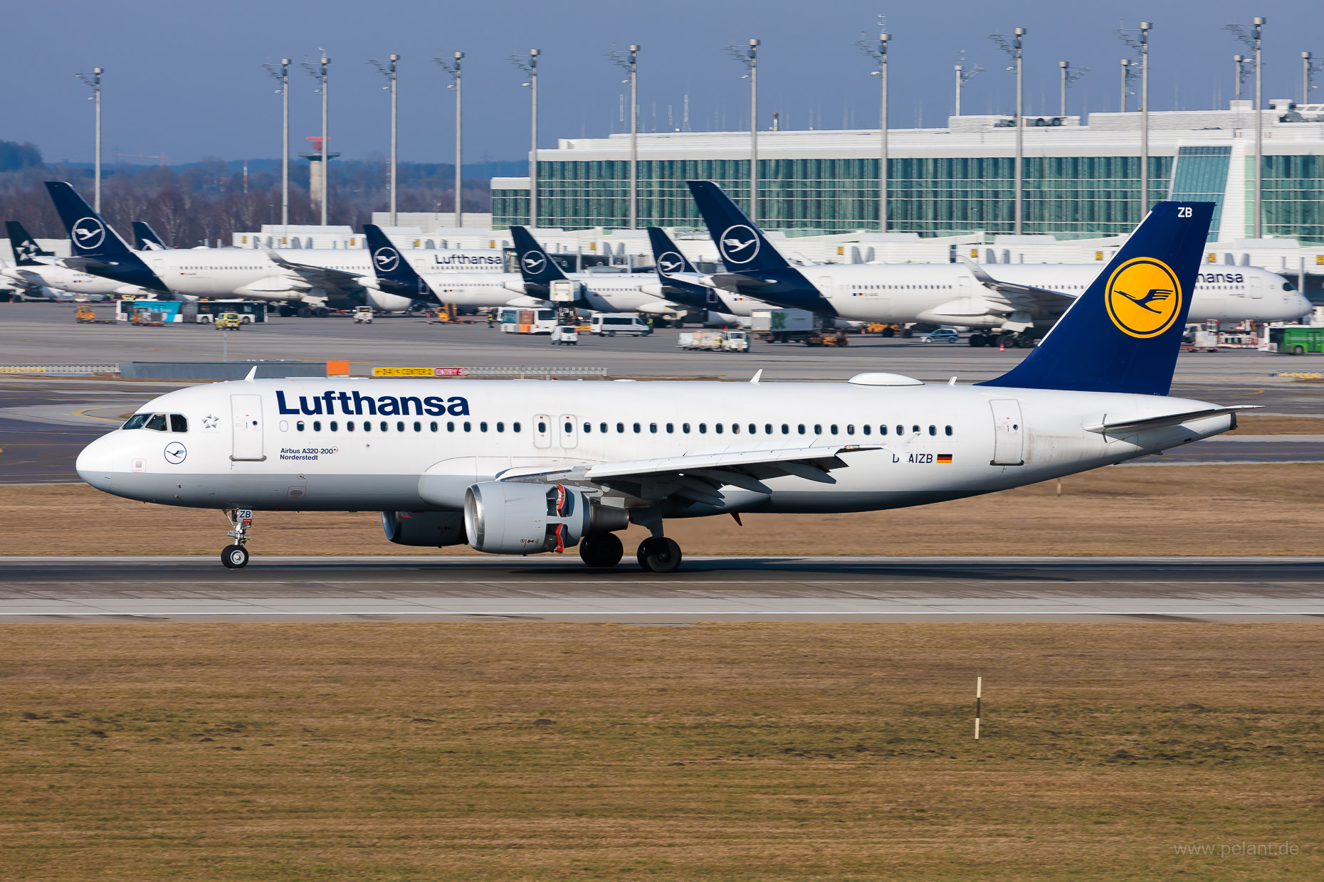 D-AIZB Lufthansa Airbus A320-214 in Mnchen / MUC