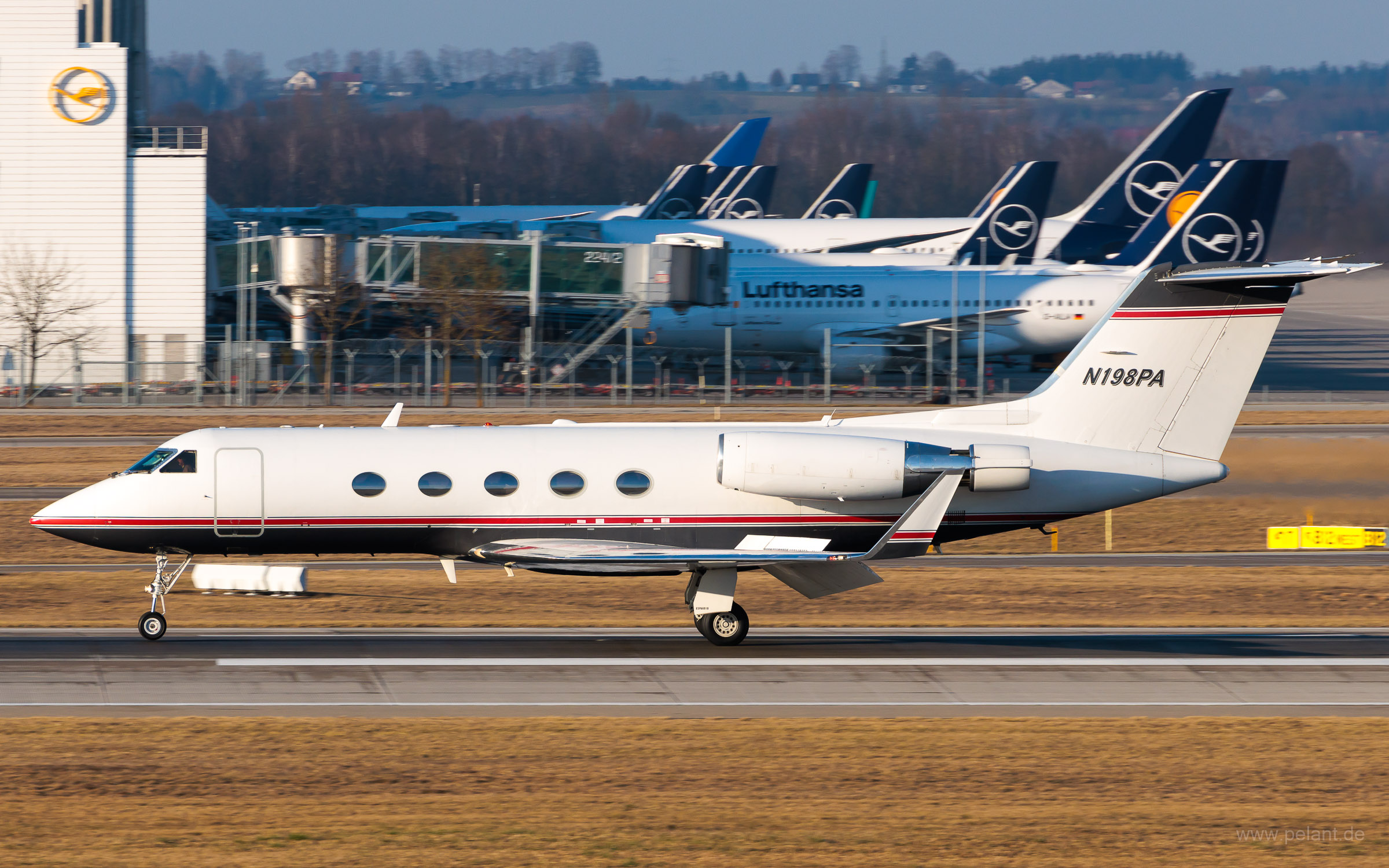 N198PA Phoenix Air Gulfstream III in Mnchen / MUC