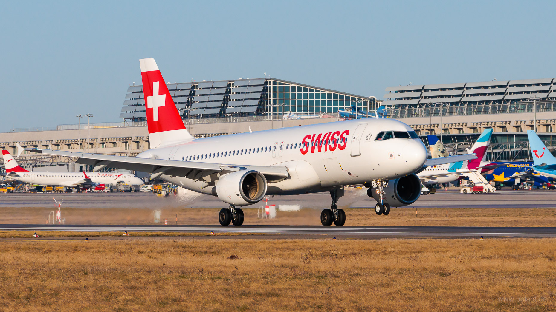 HB-IJJ Swiss Airbus A320-214 in Stuttgart / STR